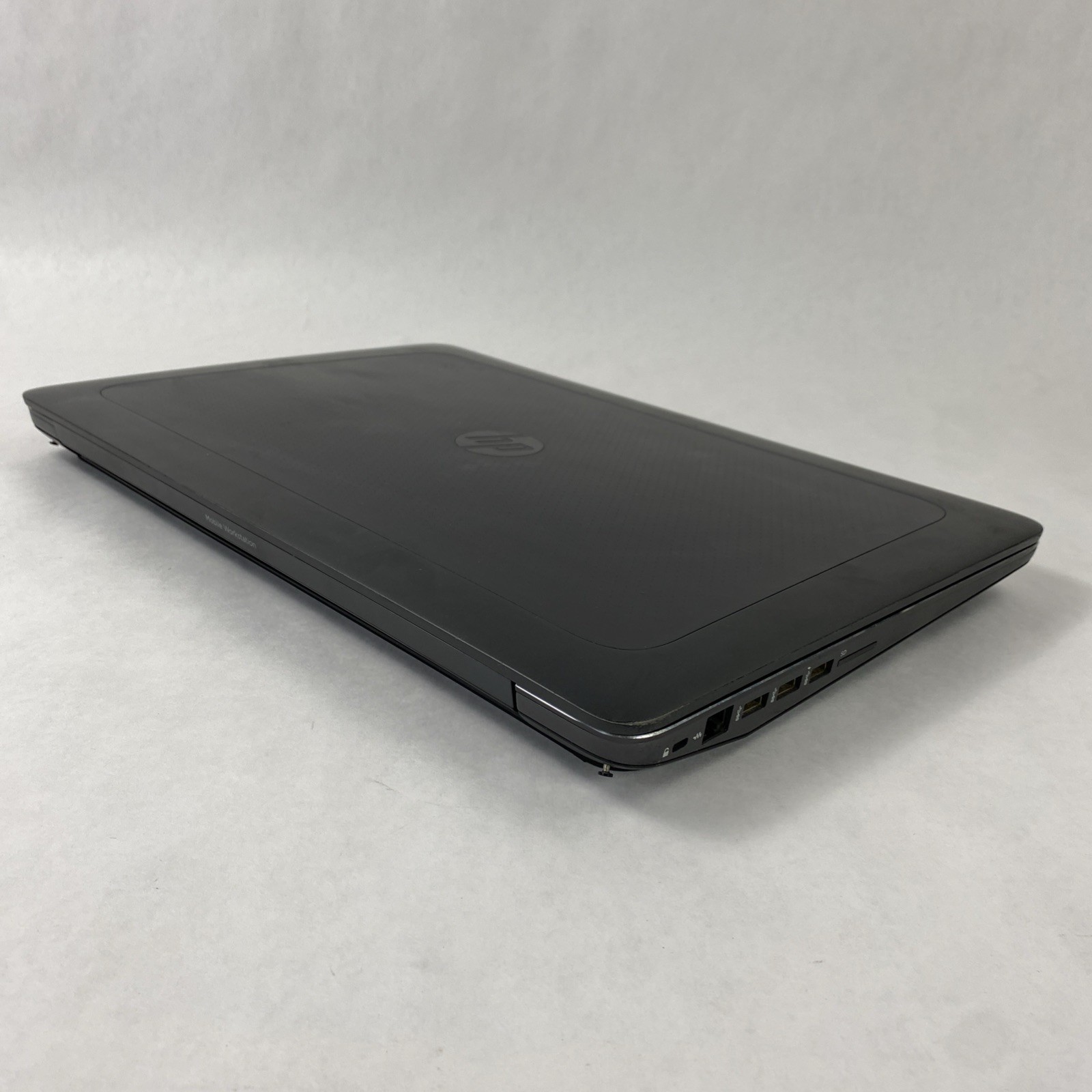HP ZBook 17 G3 Intel Xeon E3 1535M V5 2.9GHz 16GB RAM 17.3″ No Battery No HDD/OS