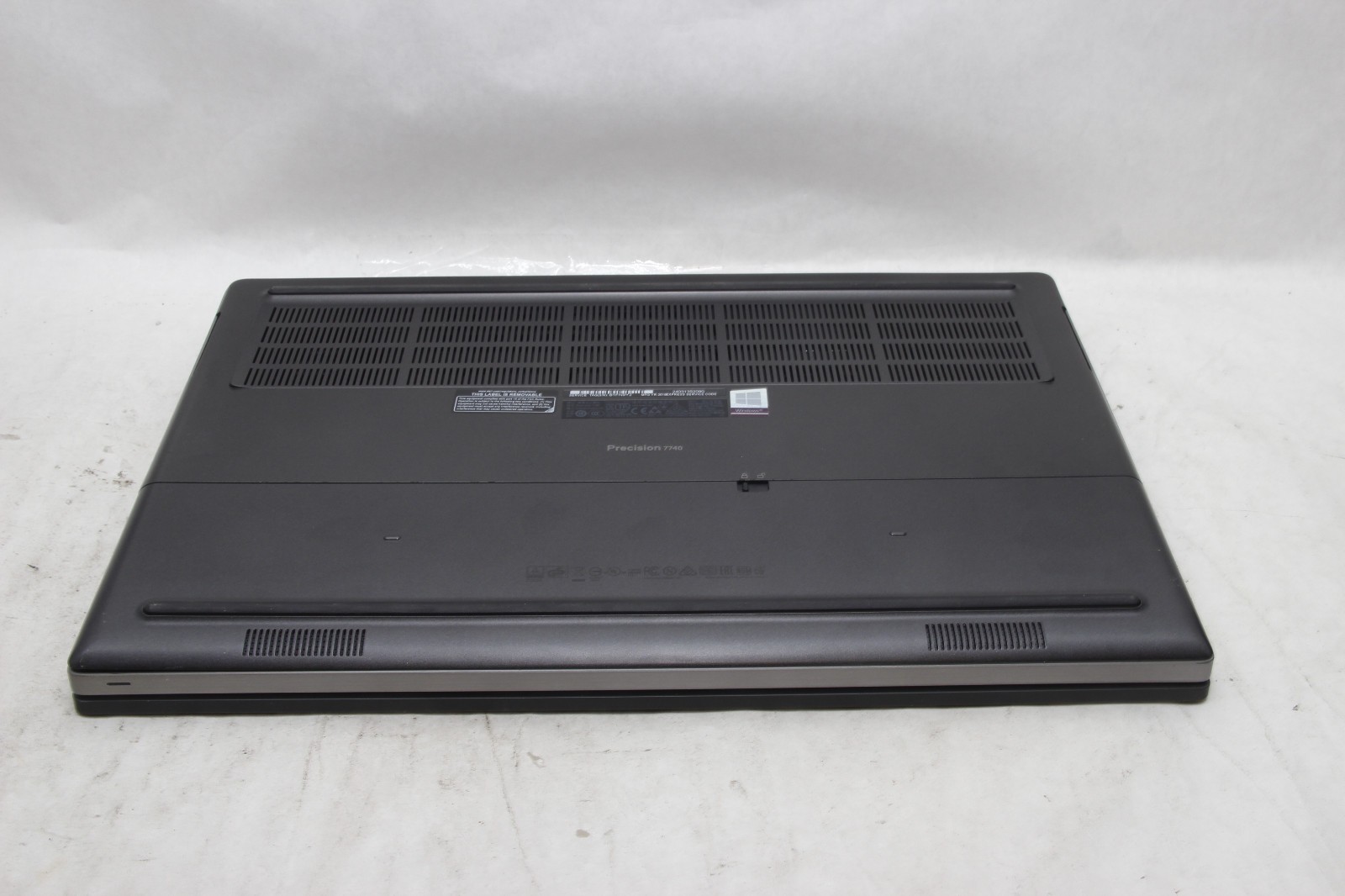 Dell Precision 7740 17″ Laptop i9-9880HK 32 GB RAM 256 GB SSD Win 11 w/Charger