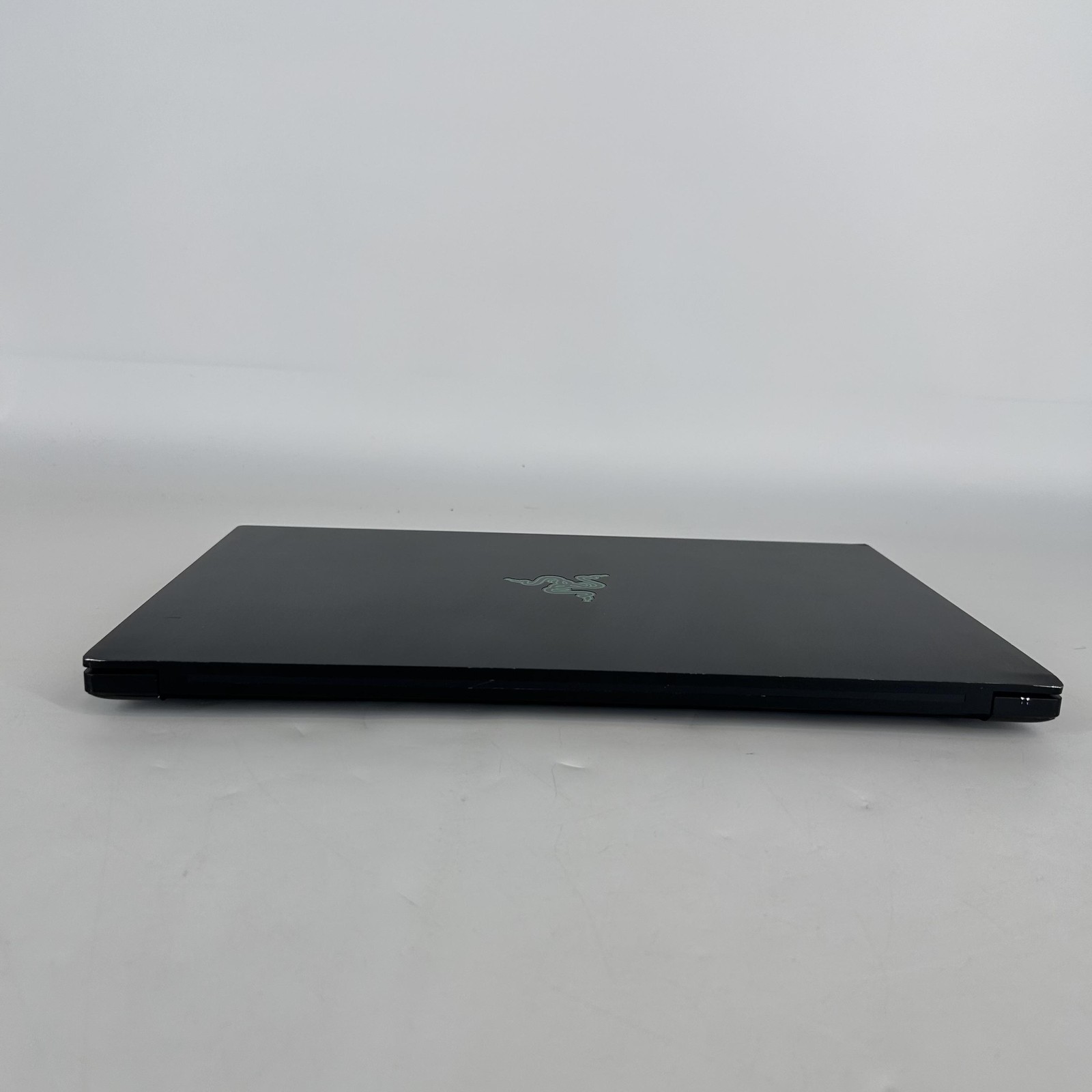 Razer Blade 15 Advanced 4K TOUCH i7-9750H 2.60GHz 16GB 1TB SSD RTX 2080 Max-Q