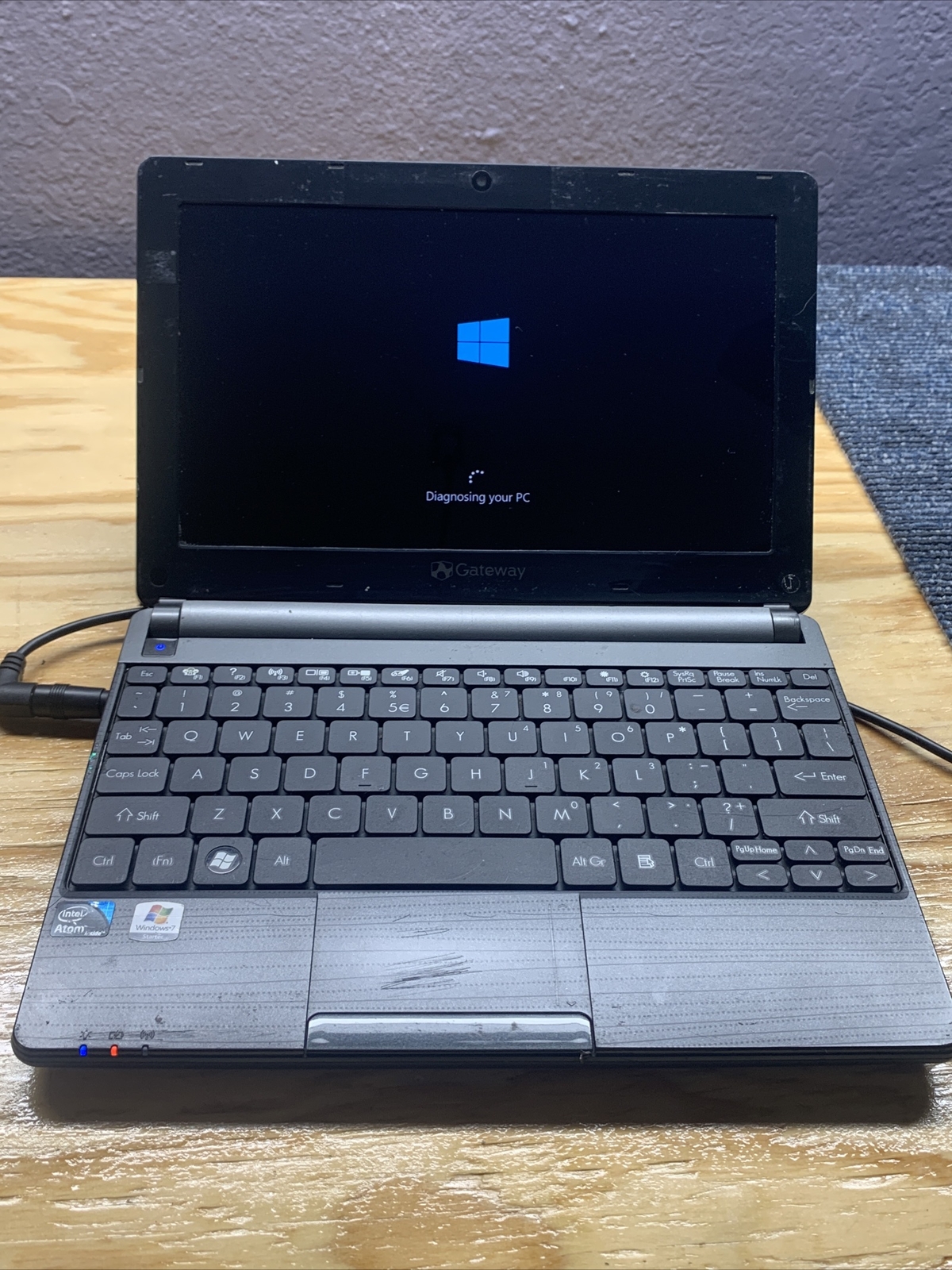 Gateway ZE6 LT2815u 10.1″ Netbook 1.66 GHz 320GB HDD 1GB RAM 16:9 1024 x 600 