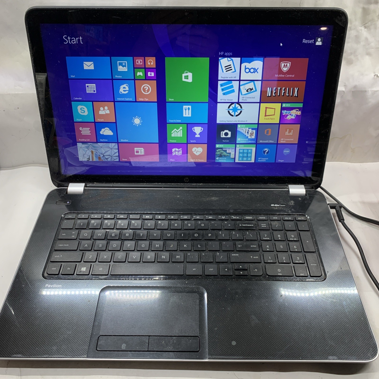 HP Pavilion 17″ Touch Notebook PC AMD A8-5550M 8GB 1TB HDD DTS Win 8.1 Bad Batt