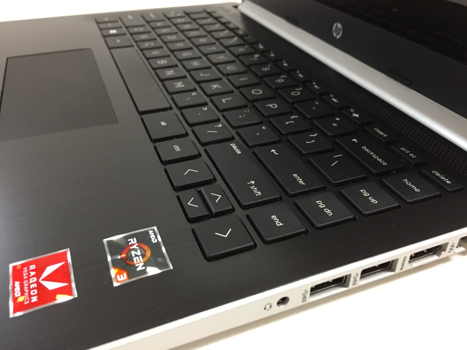 HP 14-dk0028wm 7MP80UA 14″ Laptop/AMD R3-3200U/4GB Ram/128GB SSD/Win 10, Silver