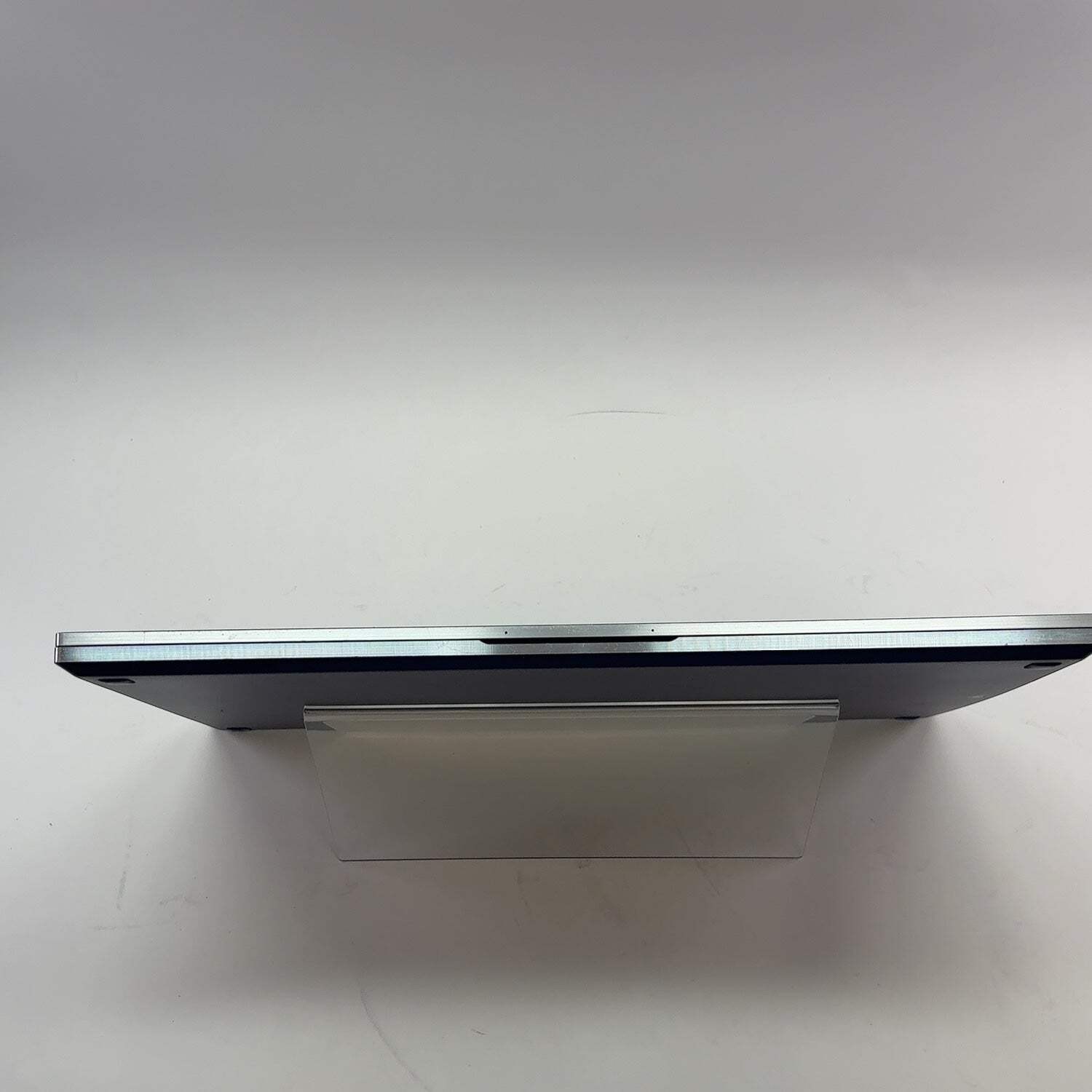 Broken Samsung Galaxy Book NP950QCG 15.6″ i7-1065G7 1.3GHz 12GB 512GB Cracked