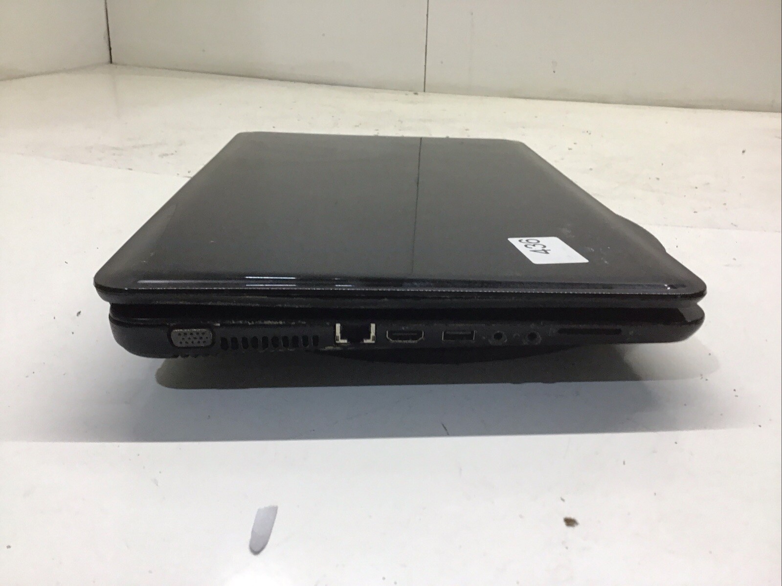 HP 2000-2D22DX AMD Quad-Core A6-5200 2GHz 4 GB NO HDD No Batt Cracked Screen