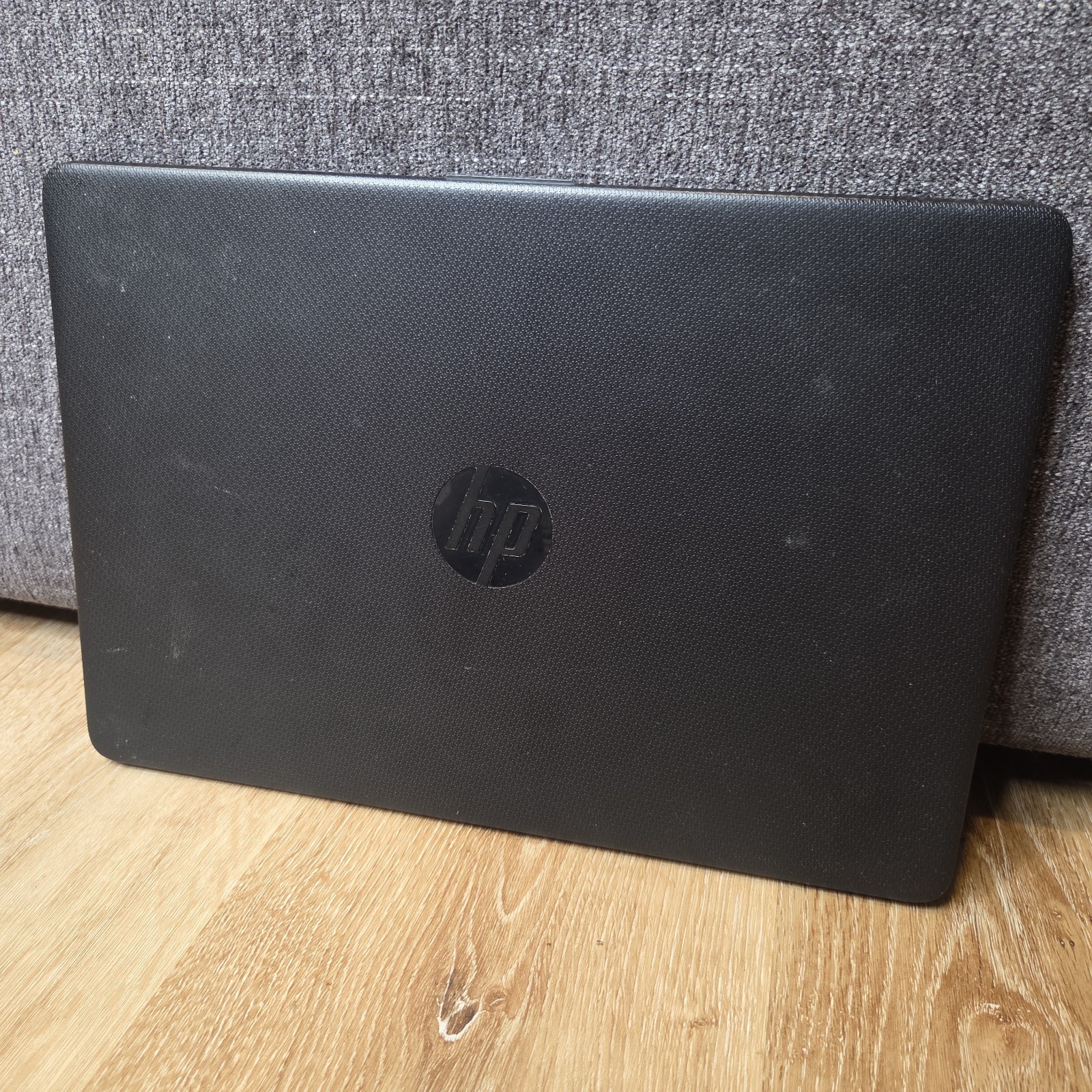 HP 14″ Laptop 14-fq0013dx AMD Athlon Silver Radeon Graphics – Fair / No Charger
