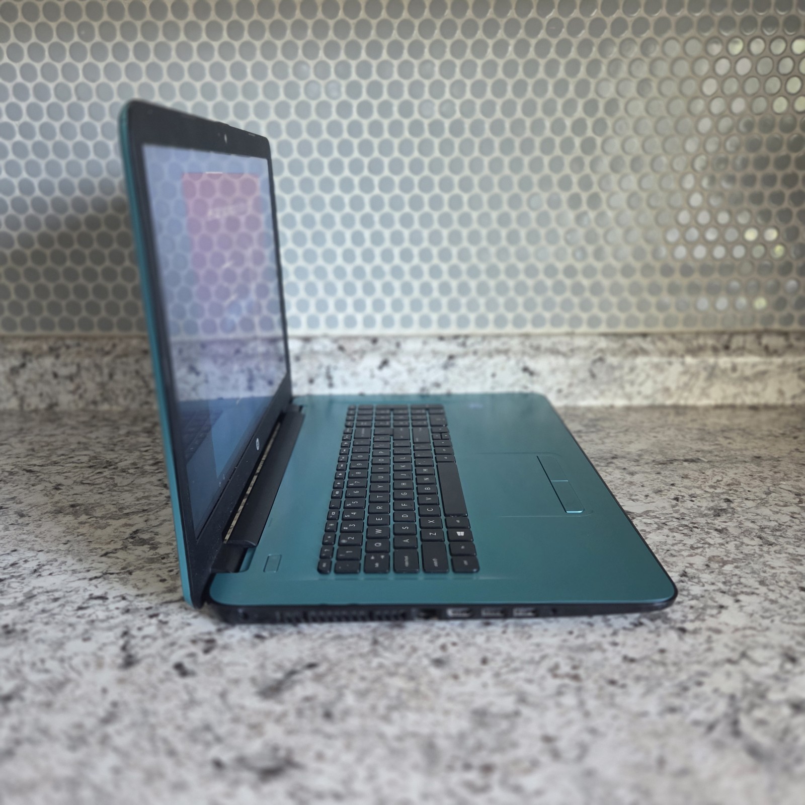 HP 17-x019ds 17.3″ Laptop | Fresh Windows 10 | Charger Included | Tested Works