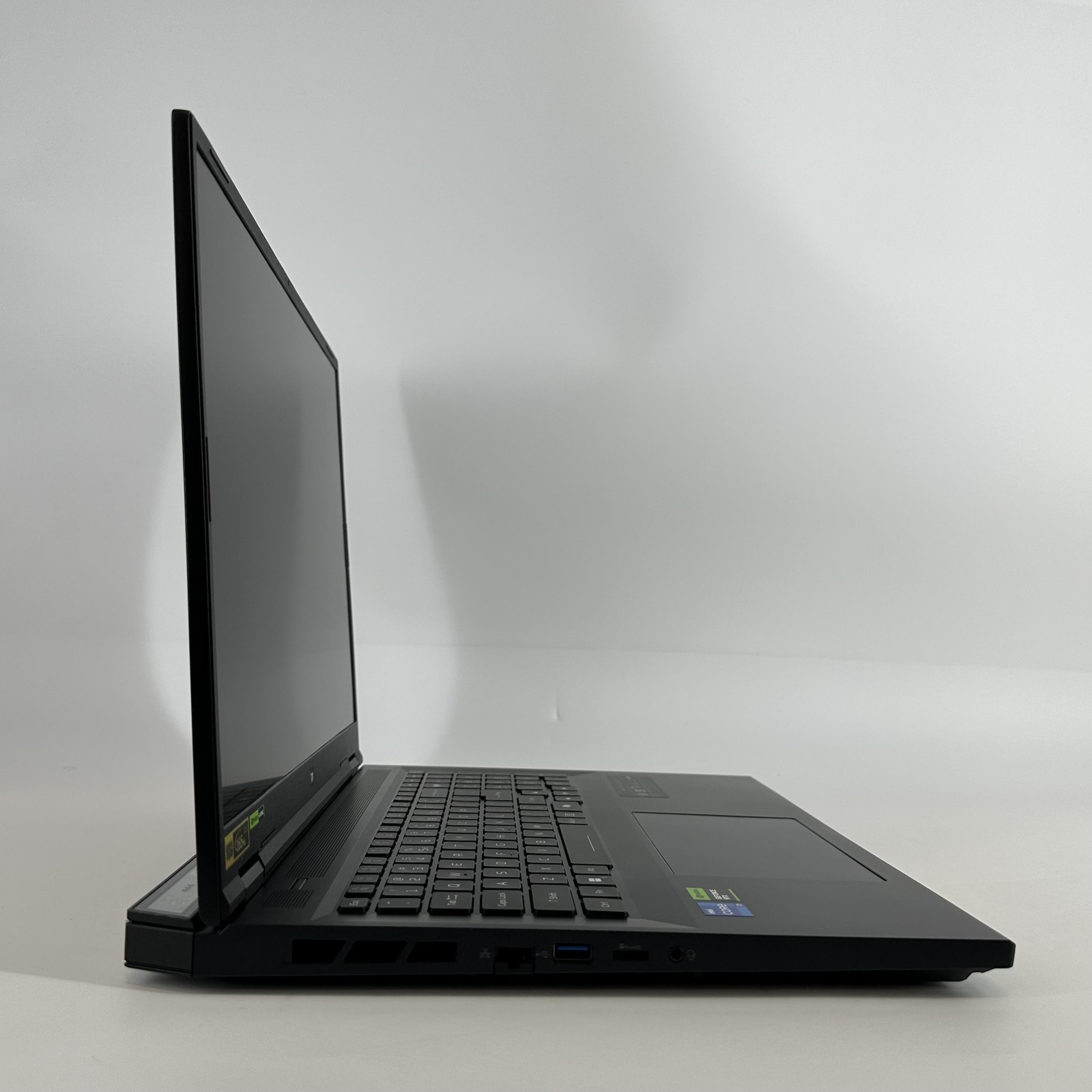 Acer Predator Helios Neo 18 165Hz QHD+ 2.1 GHz i7-14700HX 16GB 1TB SSD RTX 4070