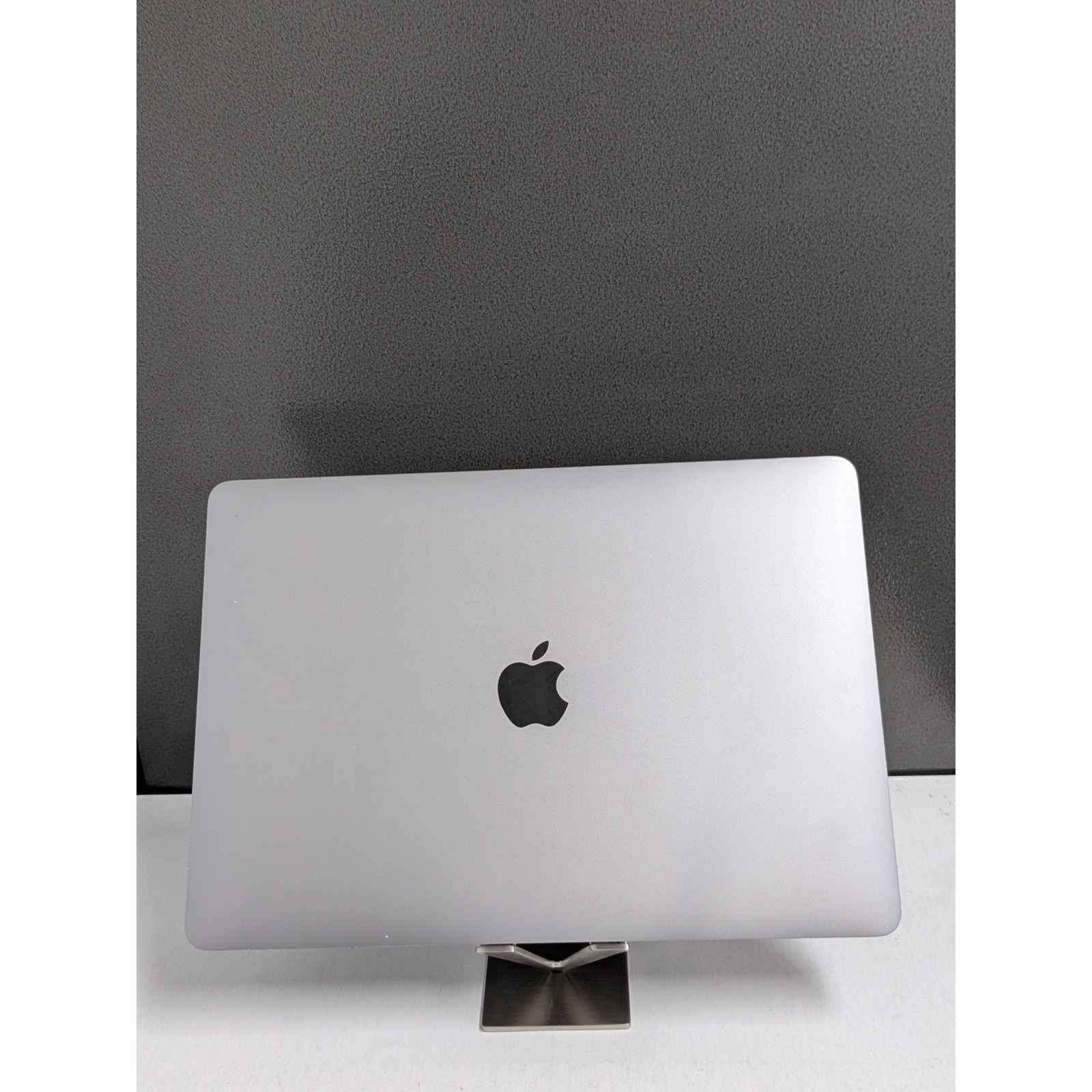 Apple MacBook Air M1 – 8GB RAM – 256GB SSD – Silver – Excellent Condition