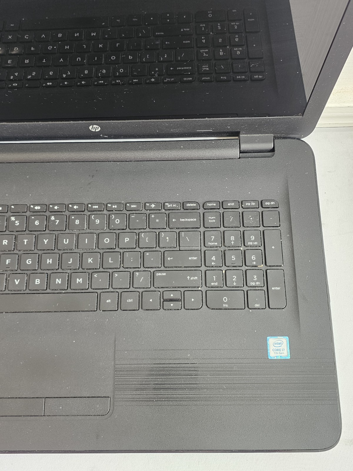 HP Notebook 17-x173dx Laptop – Intel i7 Gen 7 – 8GB RAM – 500GB BAD BATT Win 10
