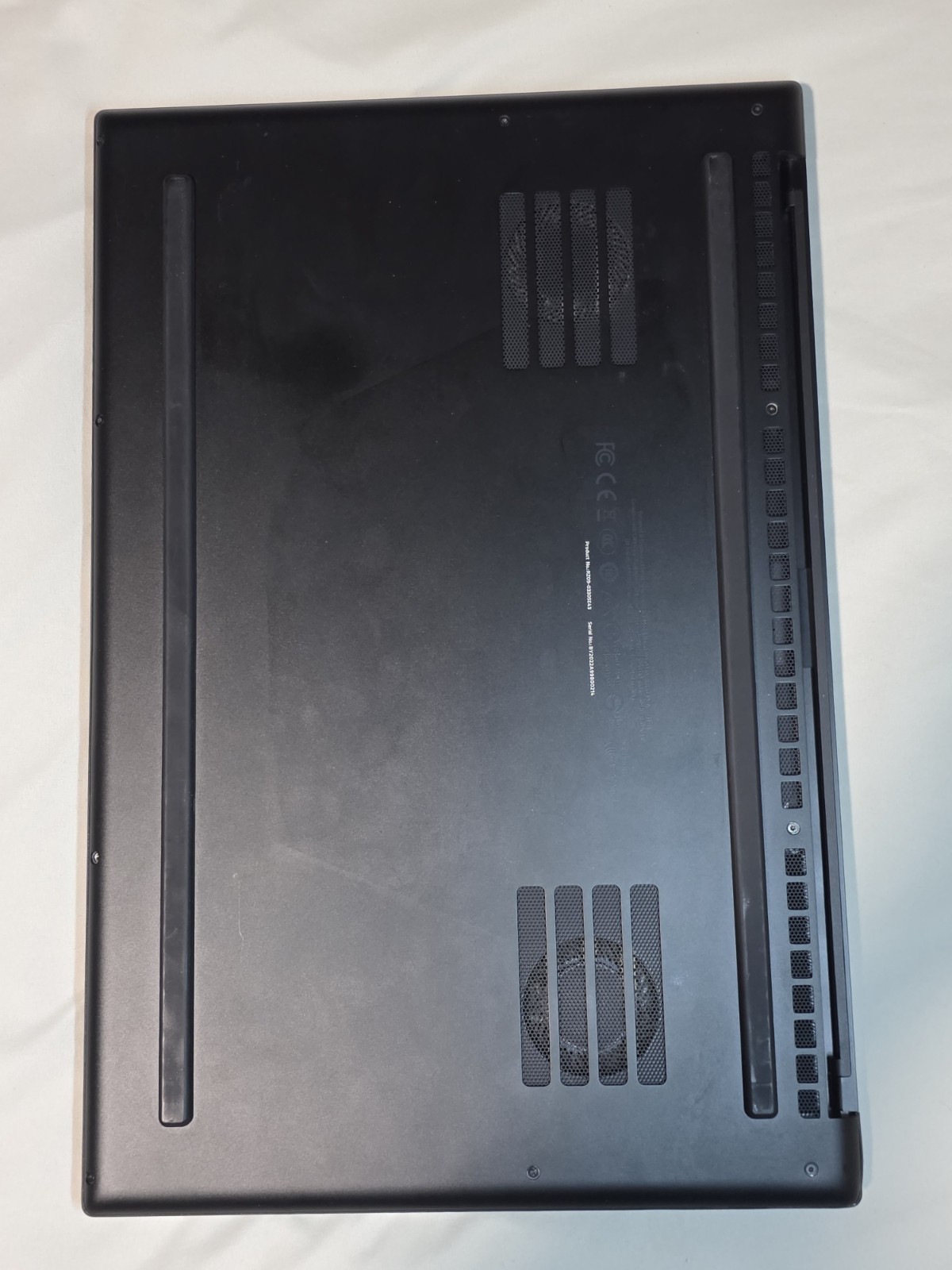 Razer Blade 15.6 FHD 300HZ I7-10875H 1TB SSD 64GB RAM 2080 Super – RZ09-03305E43