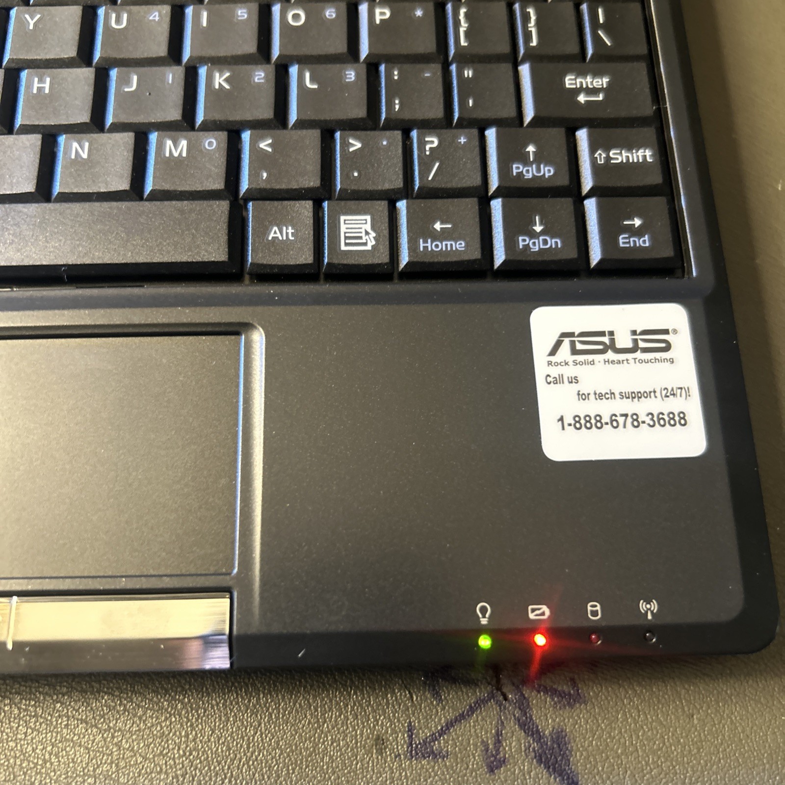 ASUS Eee PC 900 Vintage Netbook – Windows XP – Charger & Case Included