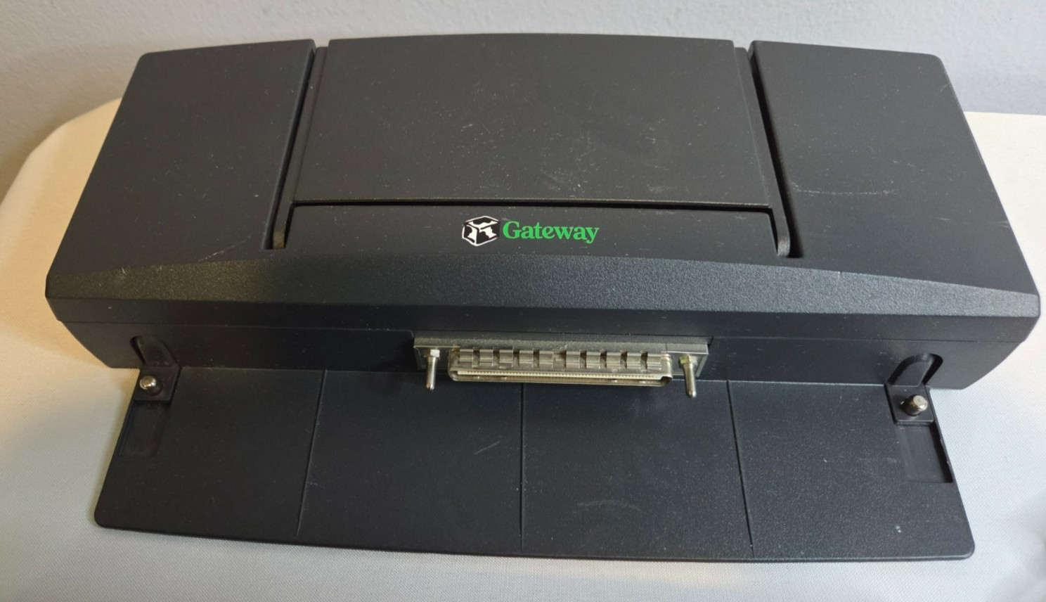 2 Gateway 2000 Solo 2300 Laptops, Power Supply & Dock Terminal READ UNTESTED