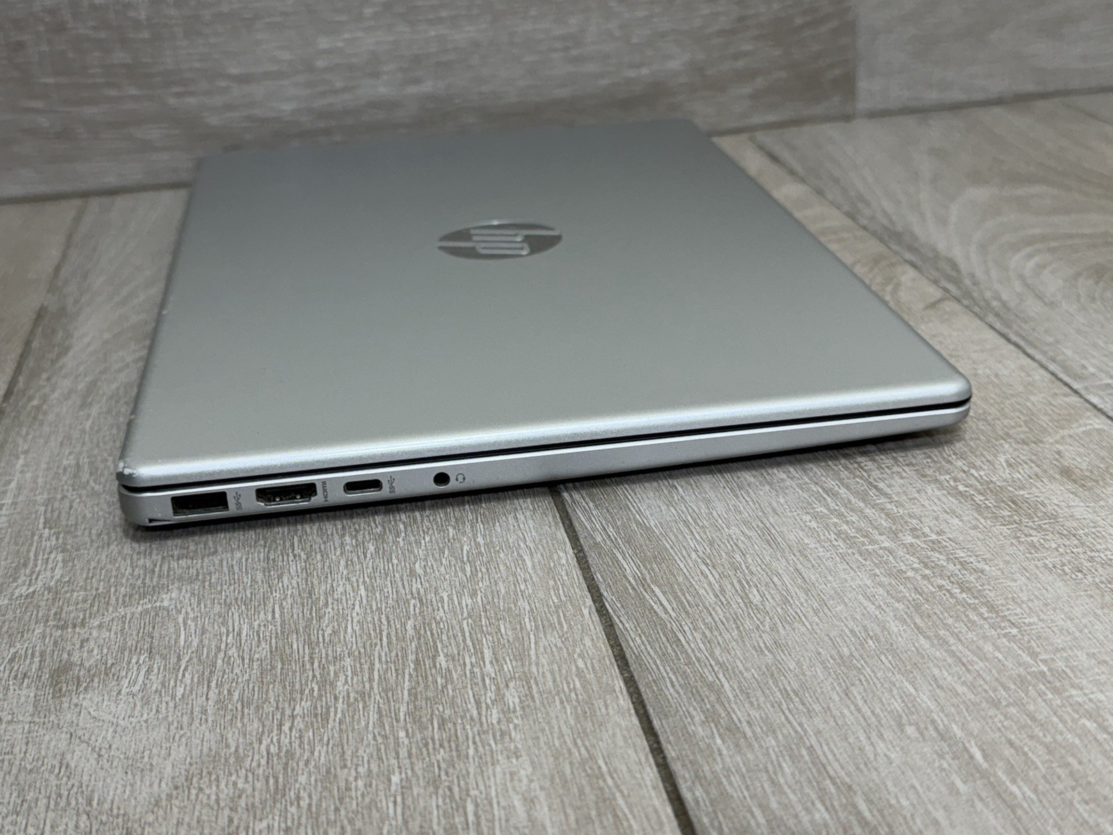 HP Laptop 14-em0233nr 14″ AMD Ryzen 3 7320U 4GB Ram 256GB SSD Silver Windows 11