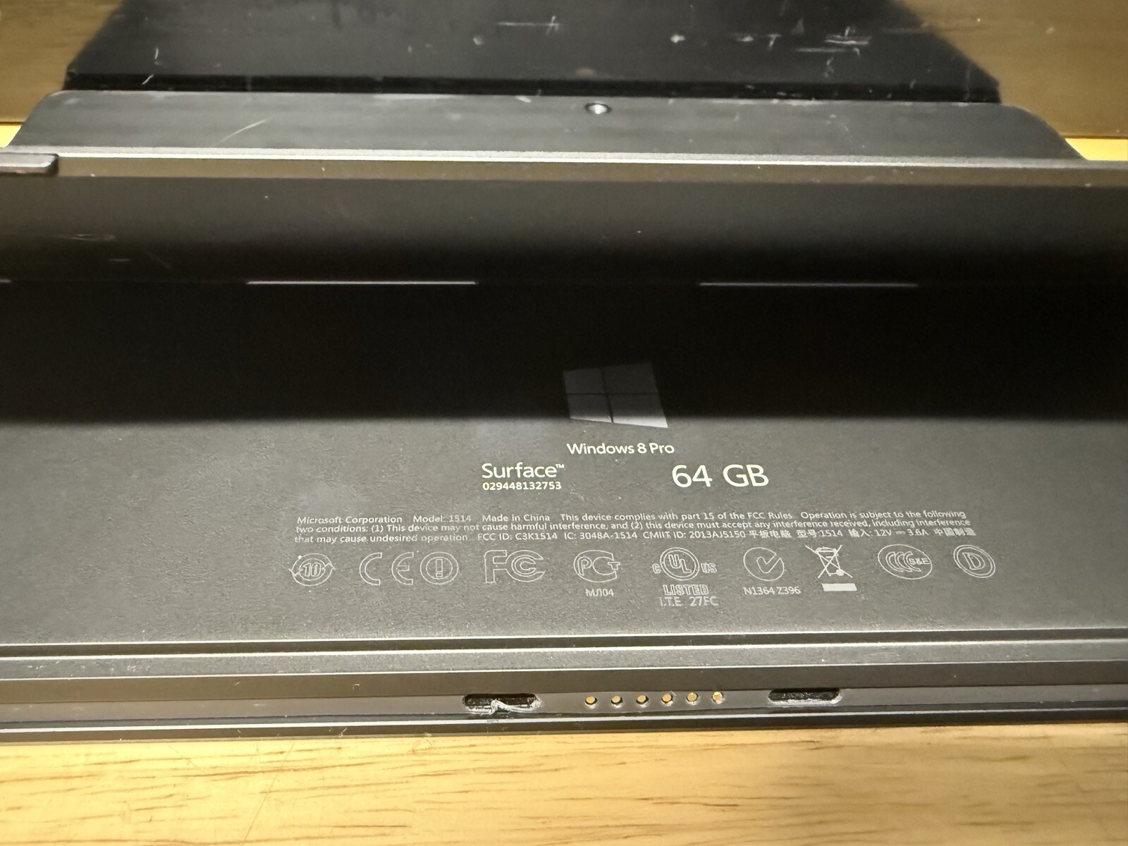 10.6″ Surface Pro Intel i5-3317U @ 1.7GHz / 4GB RAM / 64GB SSD / Bad Battery