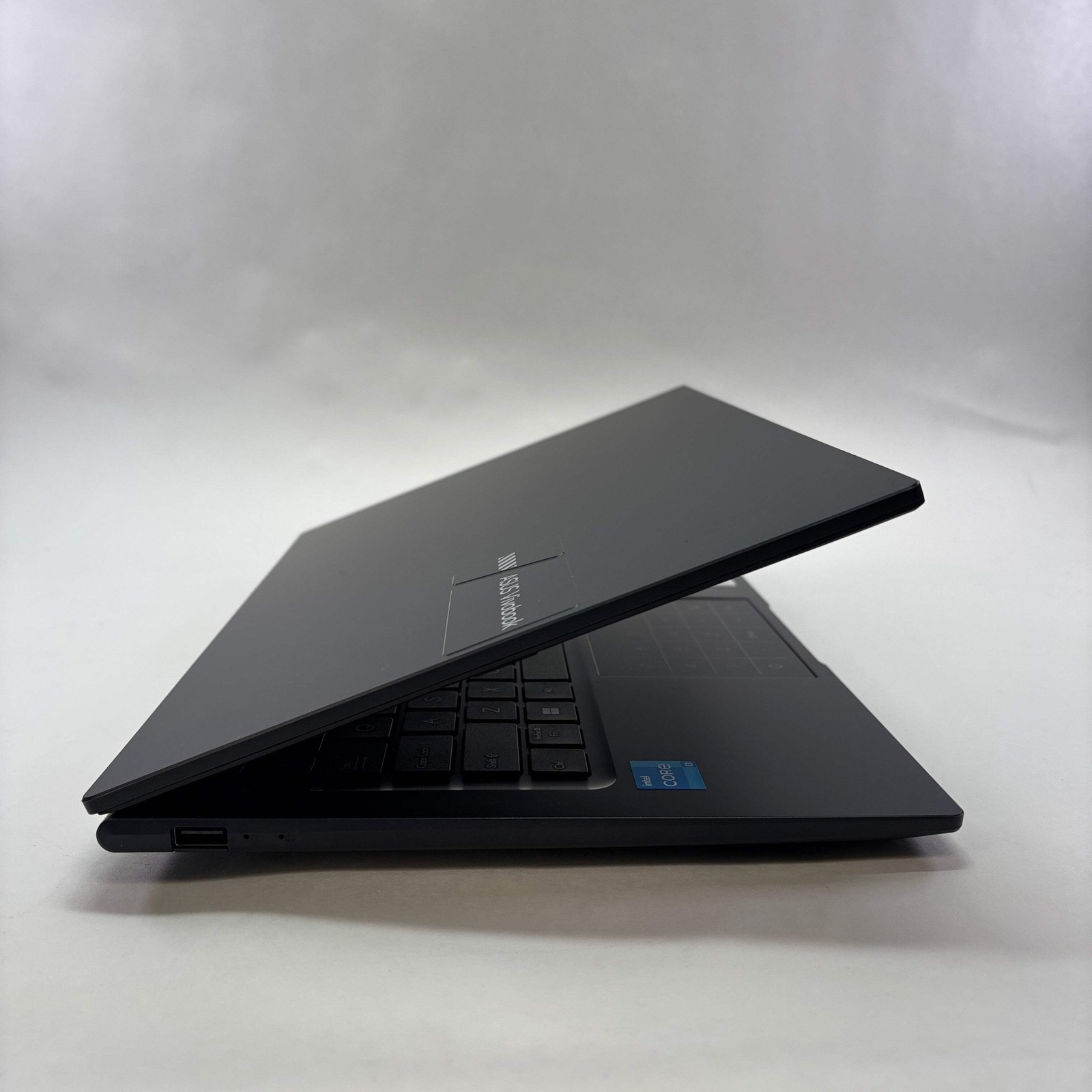 Asus Vivobook 14 X1404V 14″ i3-1315U 1.2GHz 250GB SSD