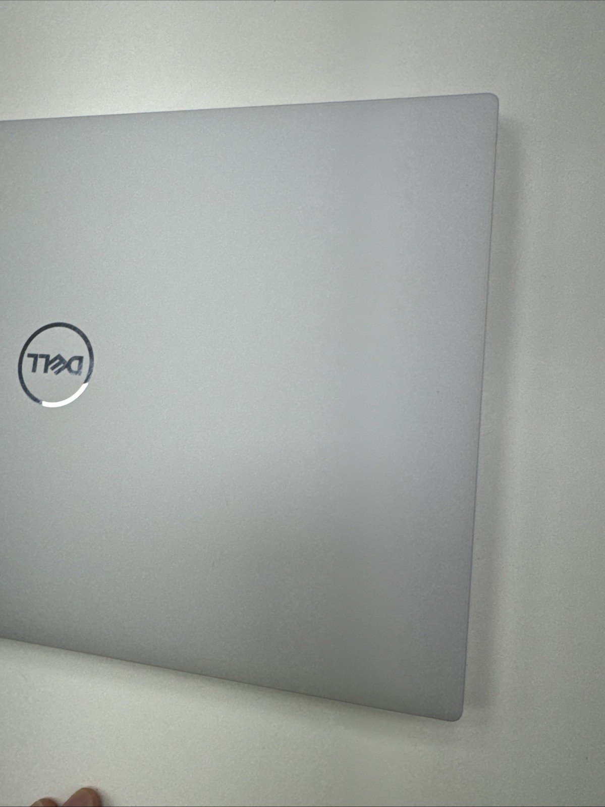 Dell XPS 15 9500 i9-10885H 64GB 2TB SSD 4K Touch 15.6 GTX 1650 Ti Laptop White