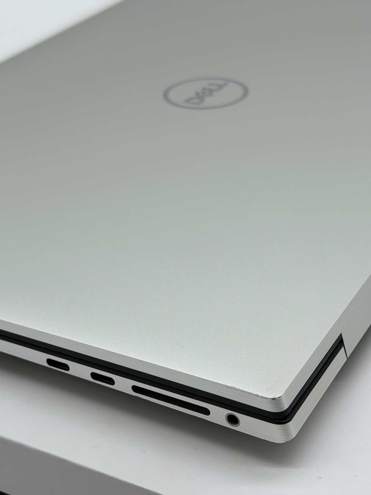 Dell XPS 17 9730 4K TOUCH i9-13900H✓64GB RAM✓1TB ✓Nvidia RTX 4070✓100% BATTERY