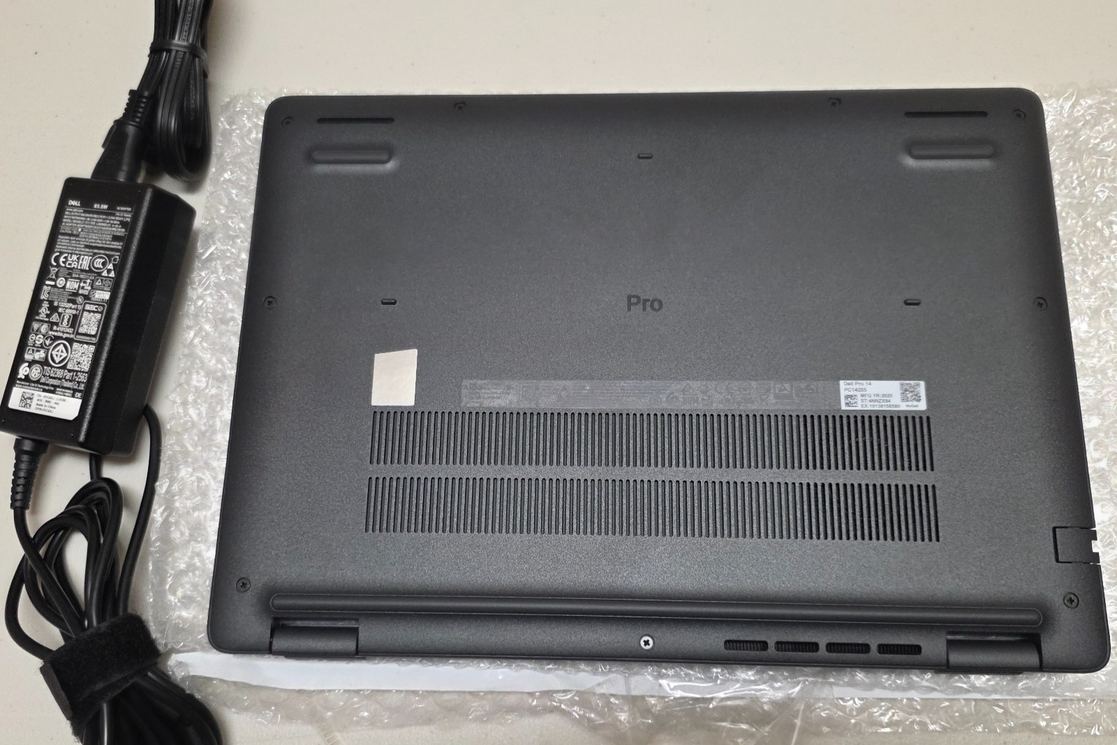 Dell Pro 14 PC14255 14″ Ryzen 5 220 • 8GB • 256GB SSD • Radeon 740M • Win 11 Pro