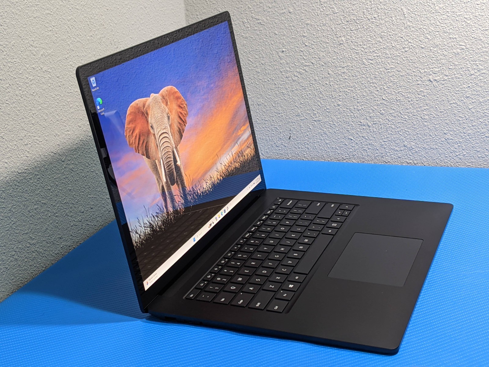 MS Surface Laptop 3 1872 15″ 2496×1664 TOUCH i7-10th Gen 1.3GHz 16GB 512GB AS-IS