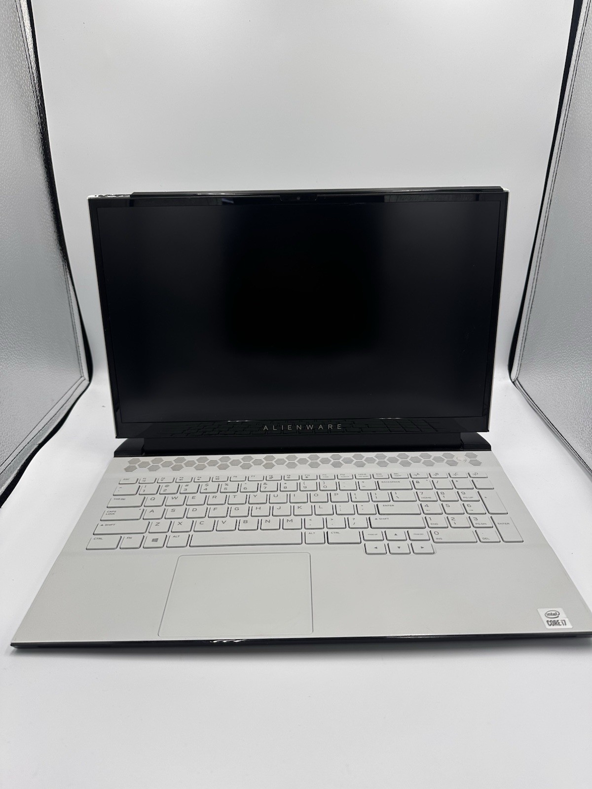 Alienware m17 R3 17.3″ Intel i7 16GB NVIDIA GF RTX 2070 super 2TB SSD Read Desc.