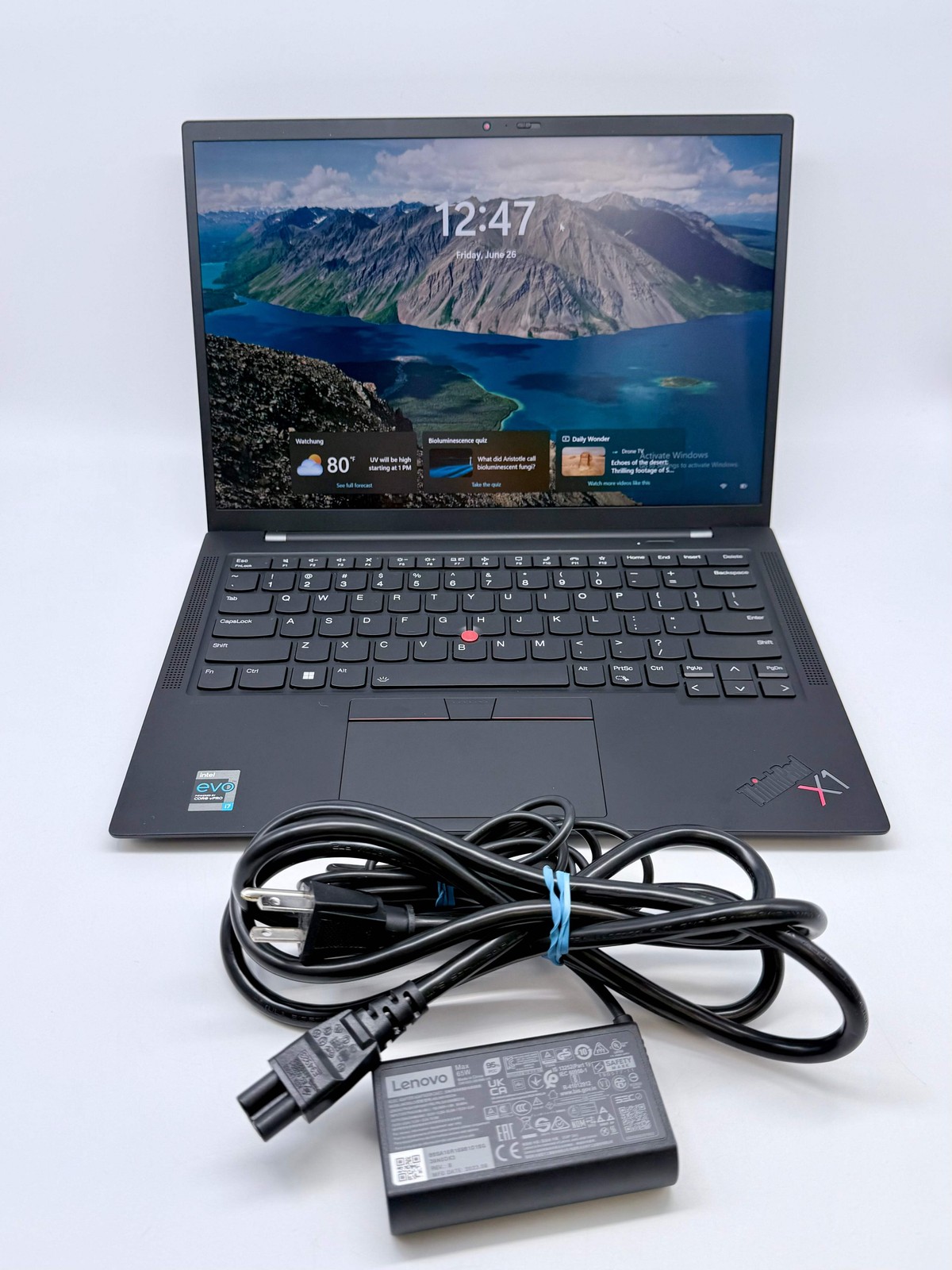 Lenovo ThinkPad X1 Carbon Gen 9 14″ Core i7 16GB RAM 512GB Black w/ Charger