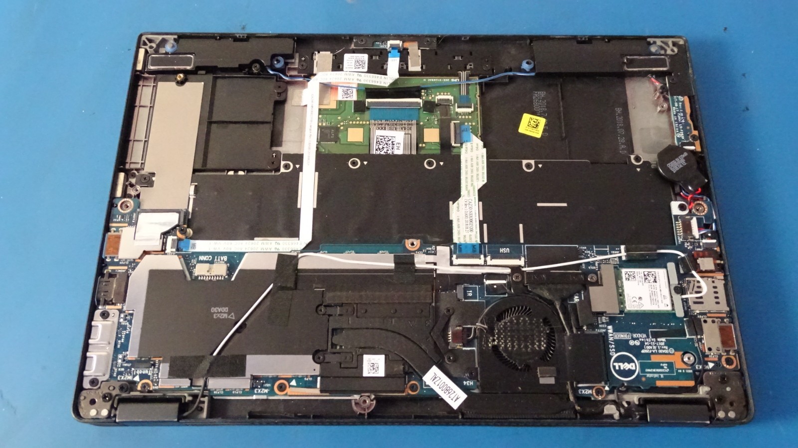 Dell Latitude 7390 2-in-1 Laptop (AS AS)