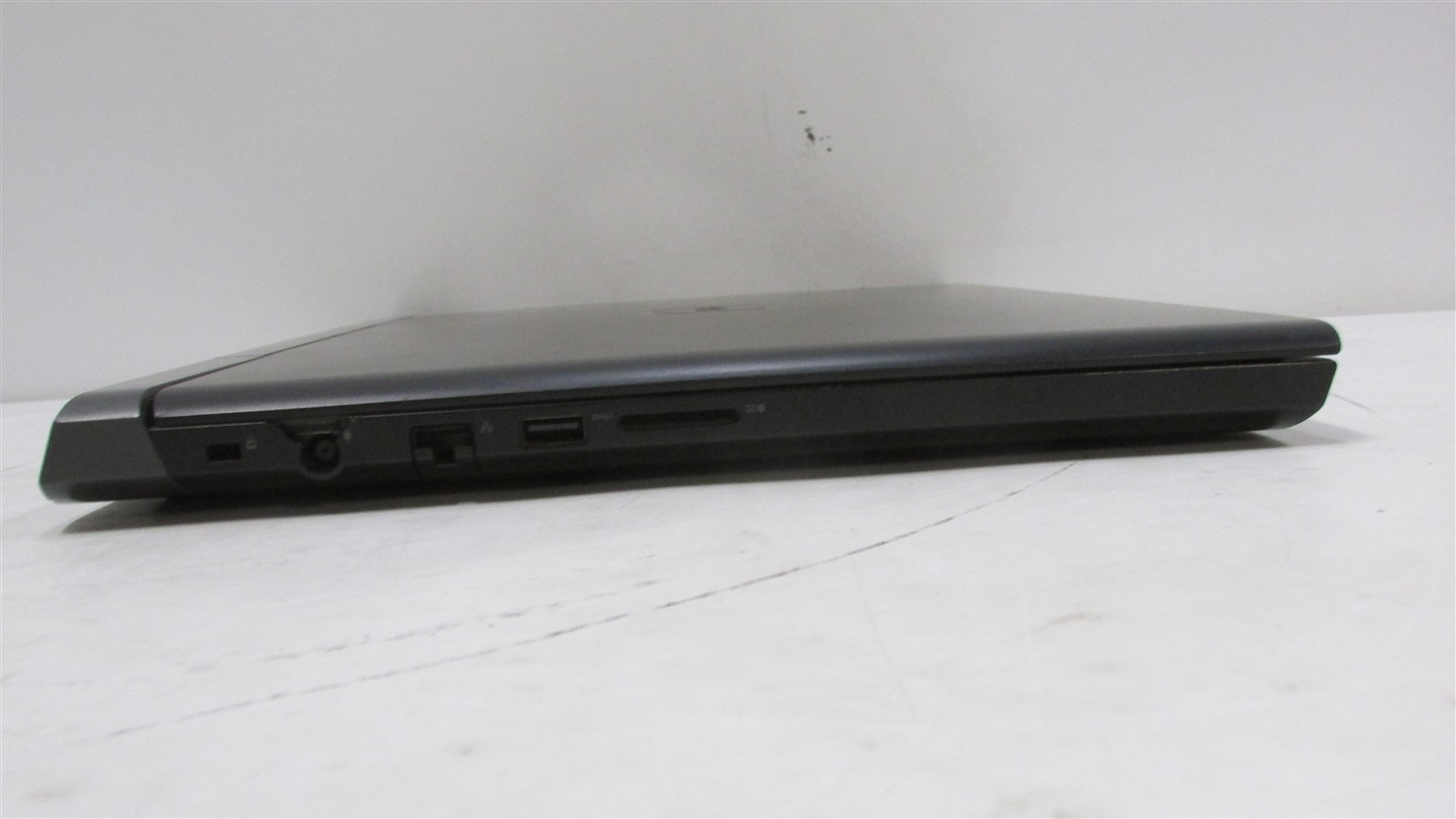 Dell Inspiron 7577 i7-7700HQ 2.8GHz 16GB RAM 256GB m.2 15.6″ Win10 Home COSM DMG
