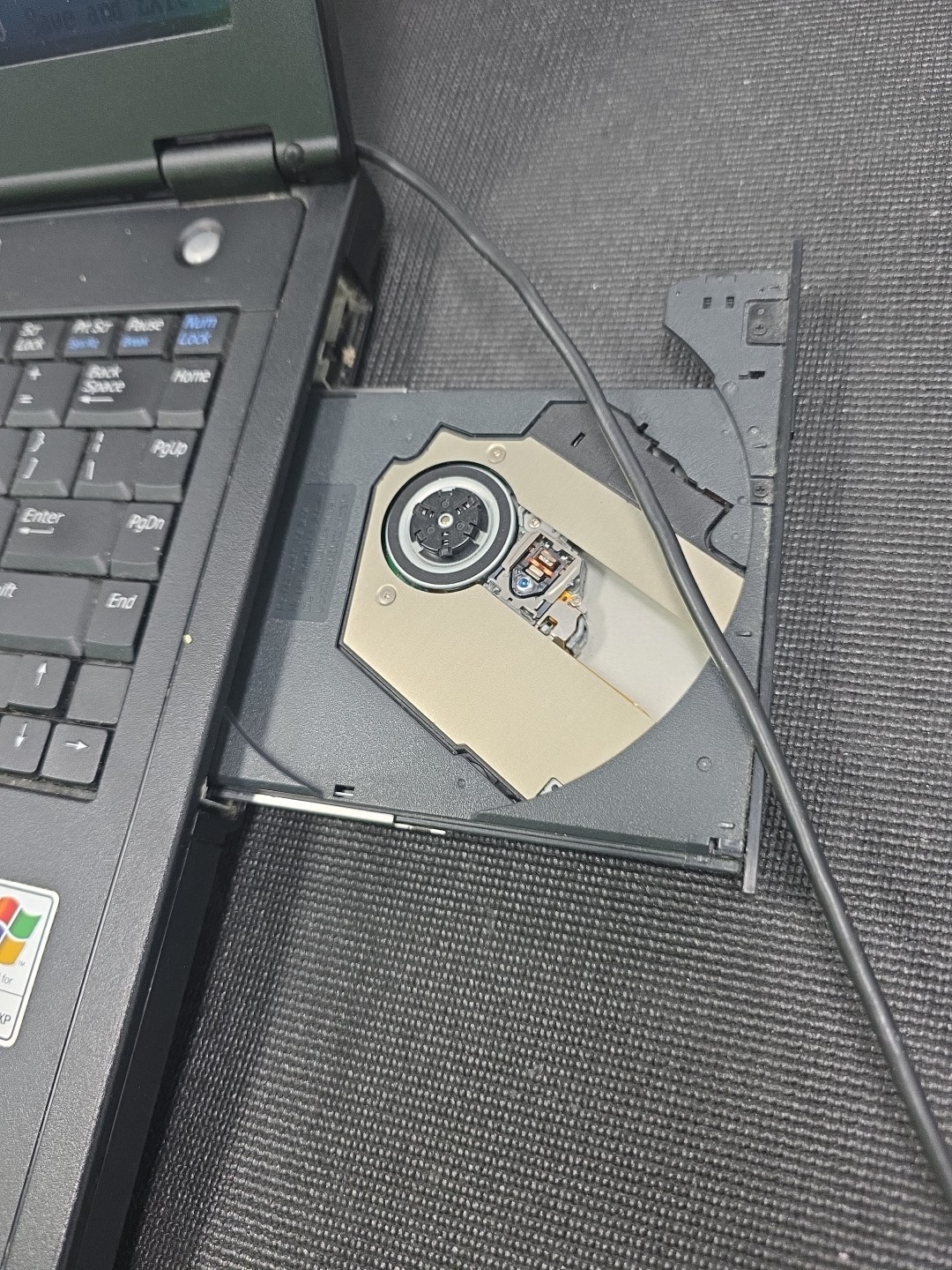 DELL INSPIRON 1000 – BOOTS TO BIOS – INTEL CELERON 2.2MHZ – 256MB RAM – READ -BB