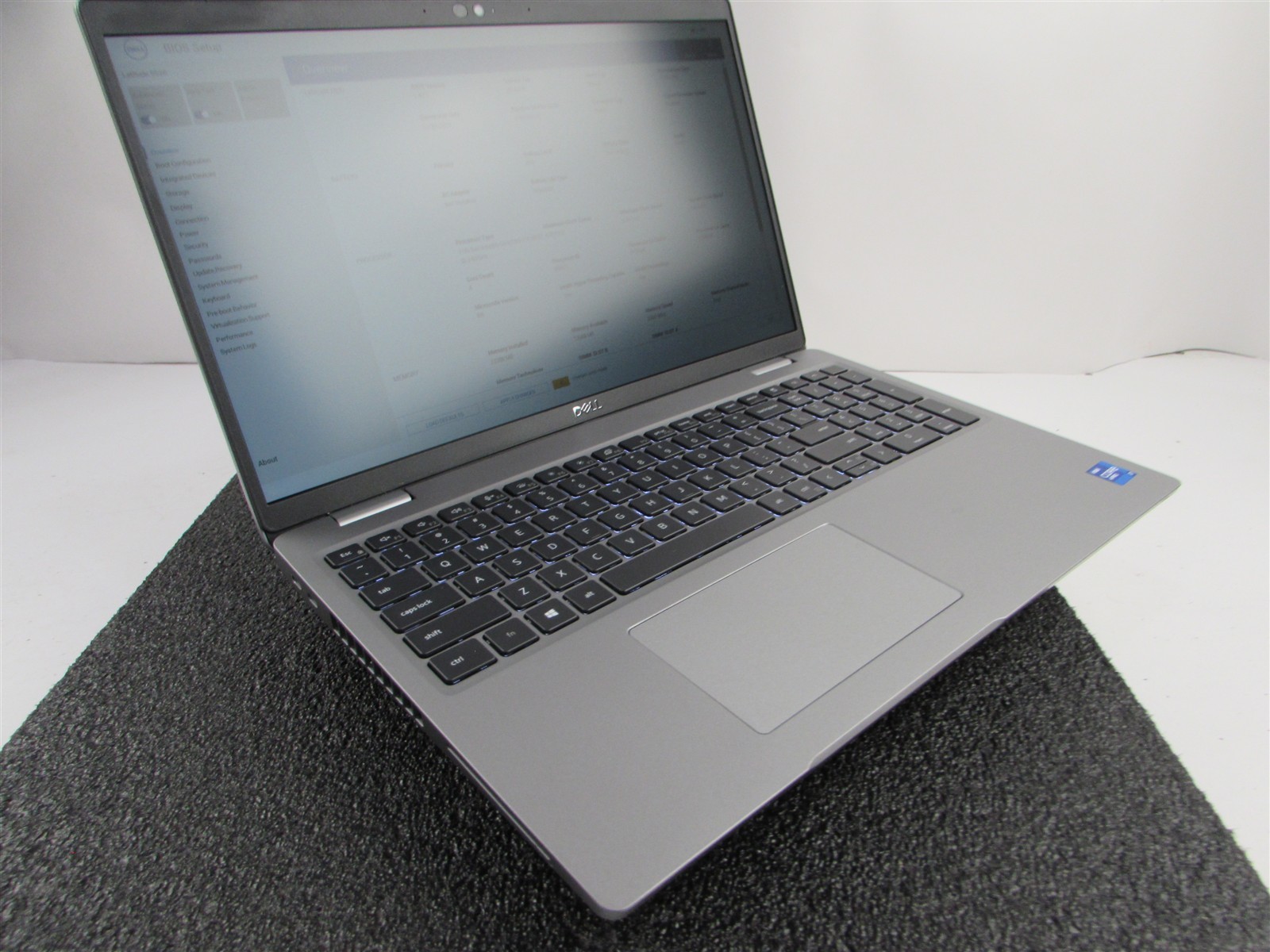 DELL LATITUDE 5520 1920X1080 FHD CORE I7-1185G7 NO SSD 4GB RAM NO O.S