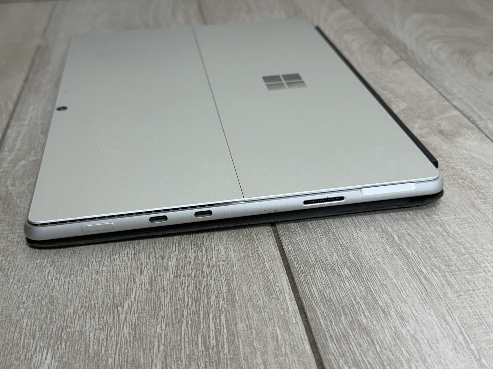 Microsoft Surface Pro 8 13″ Core i5-1135G7 8GB RAM 128GB NVMe SSD 1983 Win-11