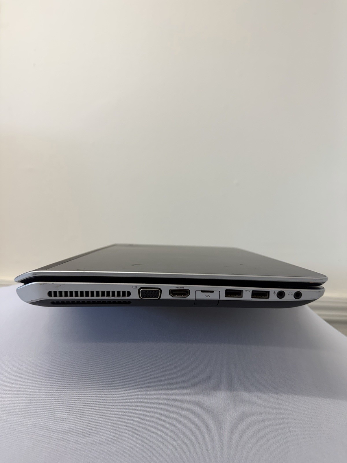 HP Envy dv6 Laptop – Screen Leaking Light – AMD A6-4400M – Read Des