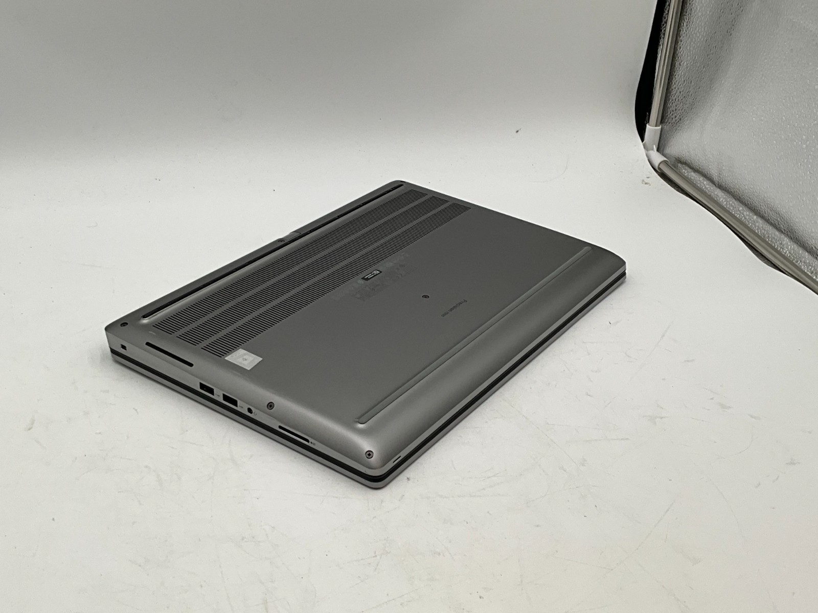 DELL Precision 7560 i7-11850H 2.50g 32GB 1tb T1200 15.6″ WIN11 Laptop HHPG2J3