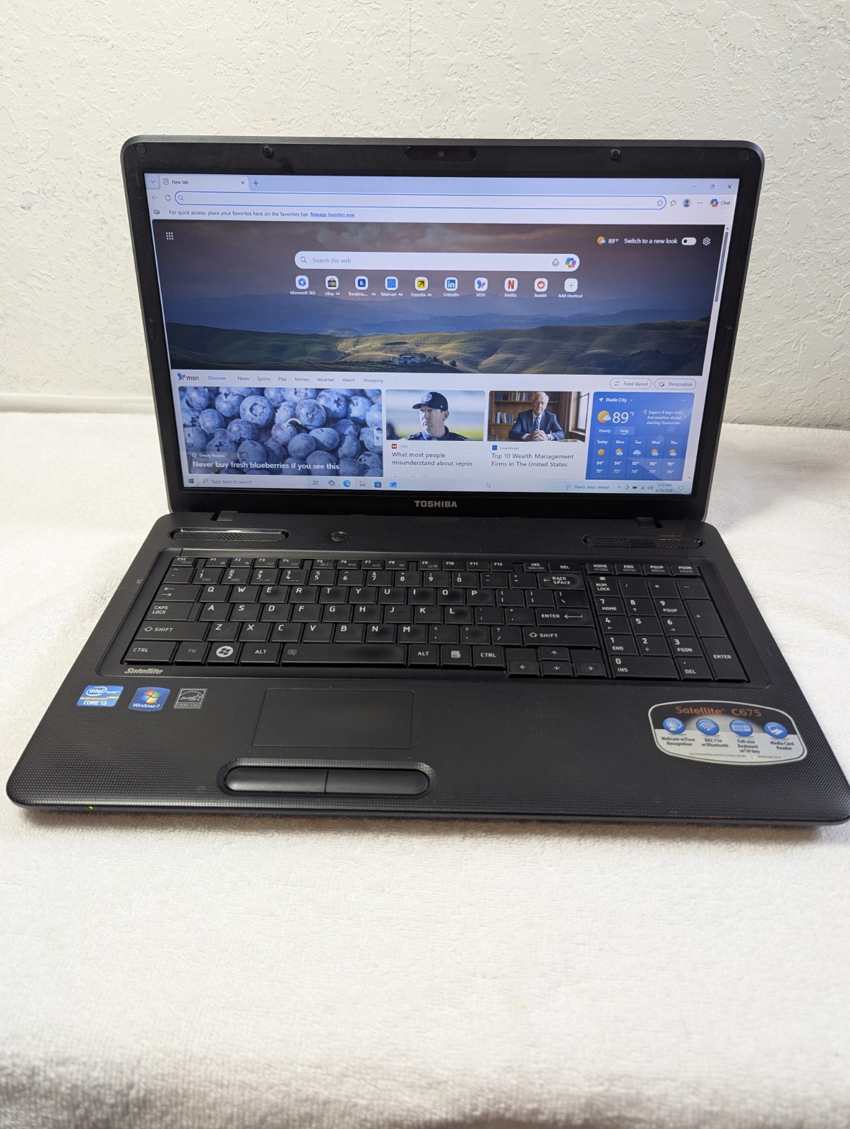 Toshiba Satellite C675-S7308 17.3″ Laptop Intel i3 Windows 10 **READ** TESTED
