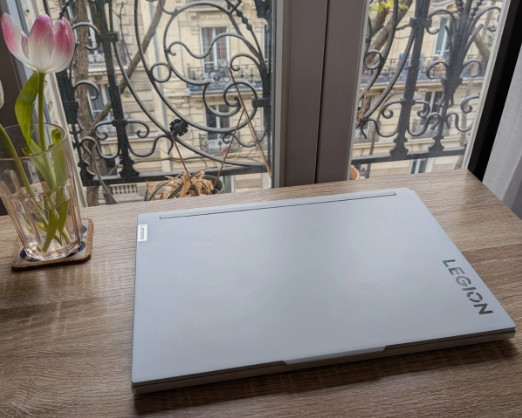 Lenovo Legion 7 16IRX9 White Gaming Laptop (2024, RTX 4060, 240Hz, Qwerty RGB)