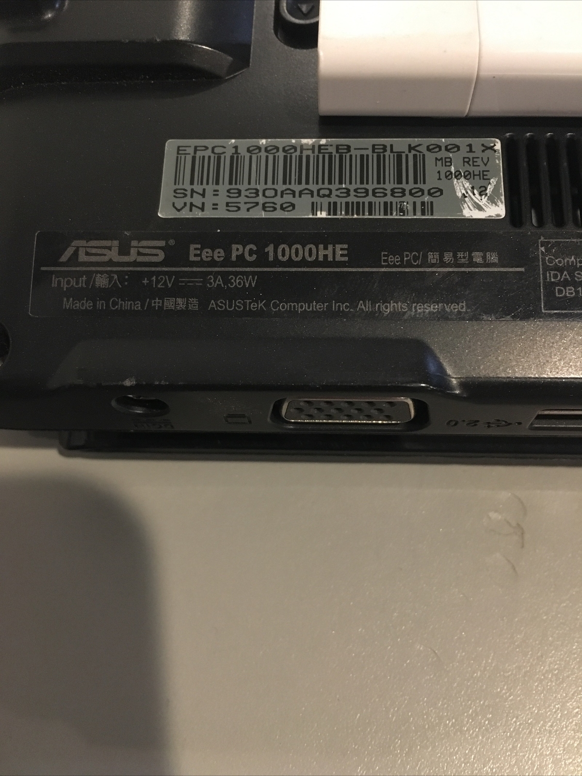 Asus Eee PC 1000HE Mini Laptop. 160GB HDD AND 1GB RAM. For parts or repair