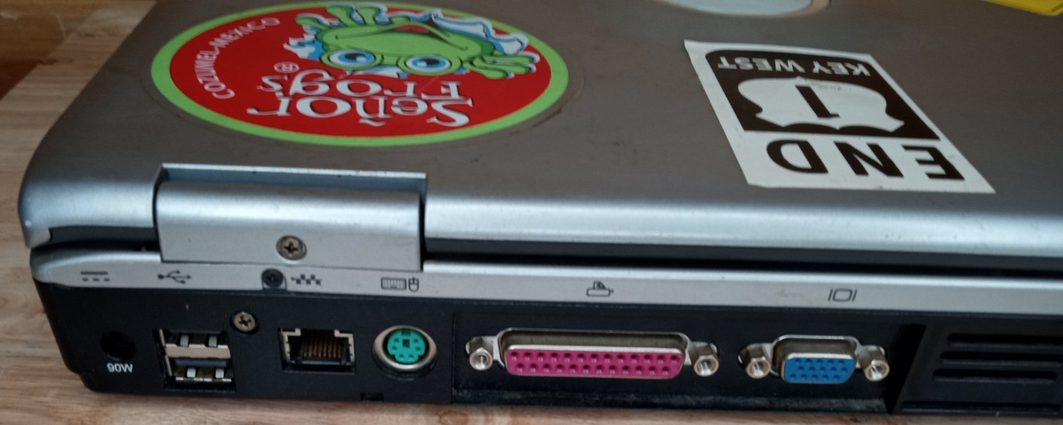 Vintage Compaq Presario 2500 Pentium 4 Laptop 512MB RAM 60GB For Parts