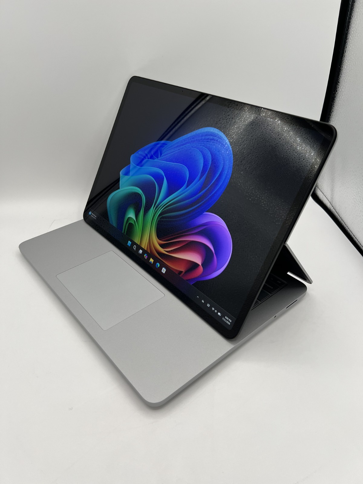 Microsoft Surface Laptop Studio 14.4″ Touch i5-11300H 16GB 512GB Windows 11 Pro