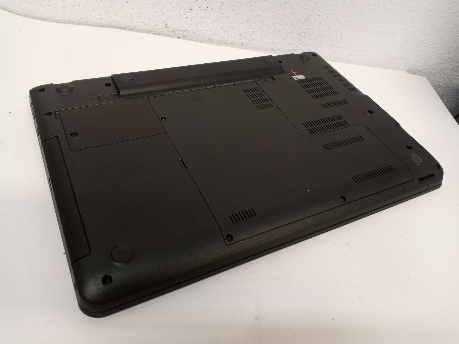 Lenovo Thinkpad E555 15.6” AMD A6-7000 Radeon R4 2.2GHz 4GB 500GB HDD BT Win10