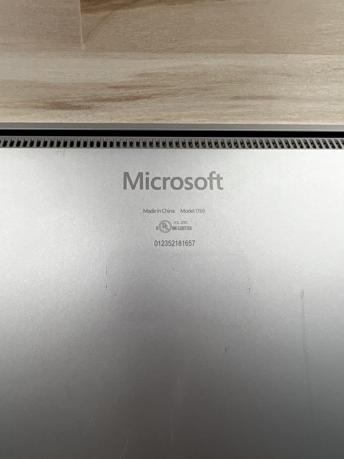 Microsoft Surface Laptop 13.5” (512 GB, Intel Core i7 7th Gen., 16 GB) -…