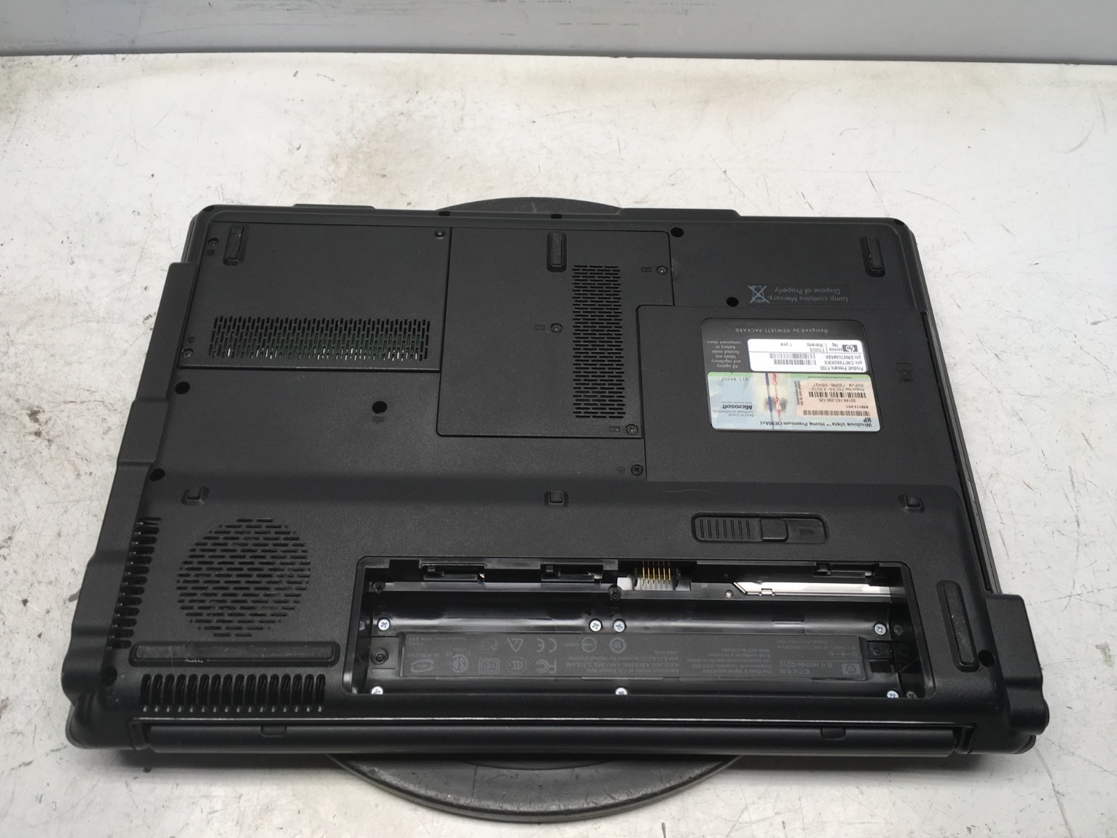 Compaq Presario F700 AMD Athlon 64 X2 TK-55 1800MHz 2 GB NO HDD