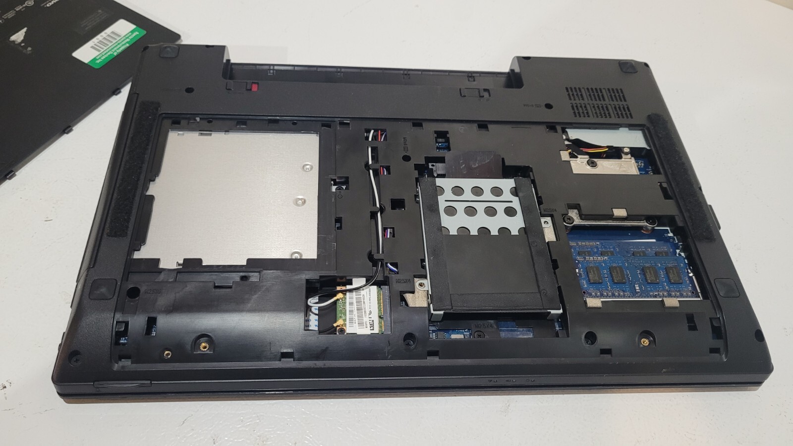Lenovo IdeaPad N585 AMD E1-1200 APU | No Hdd | 4GB RAM