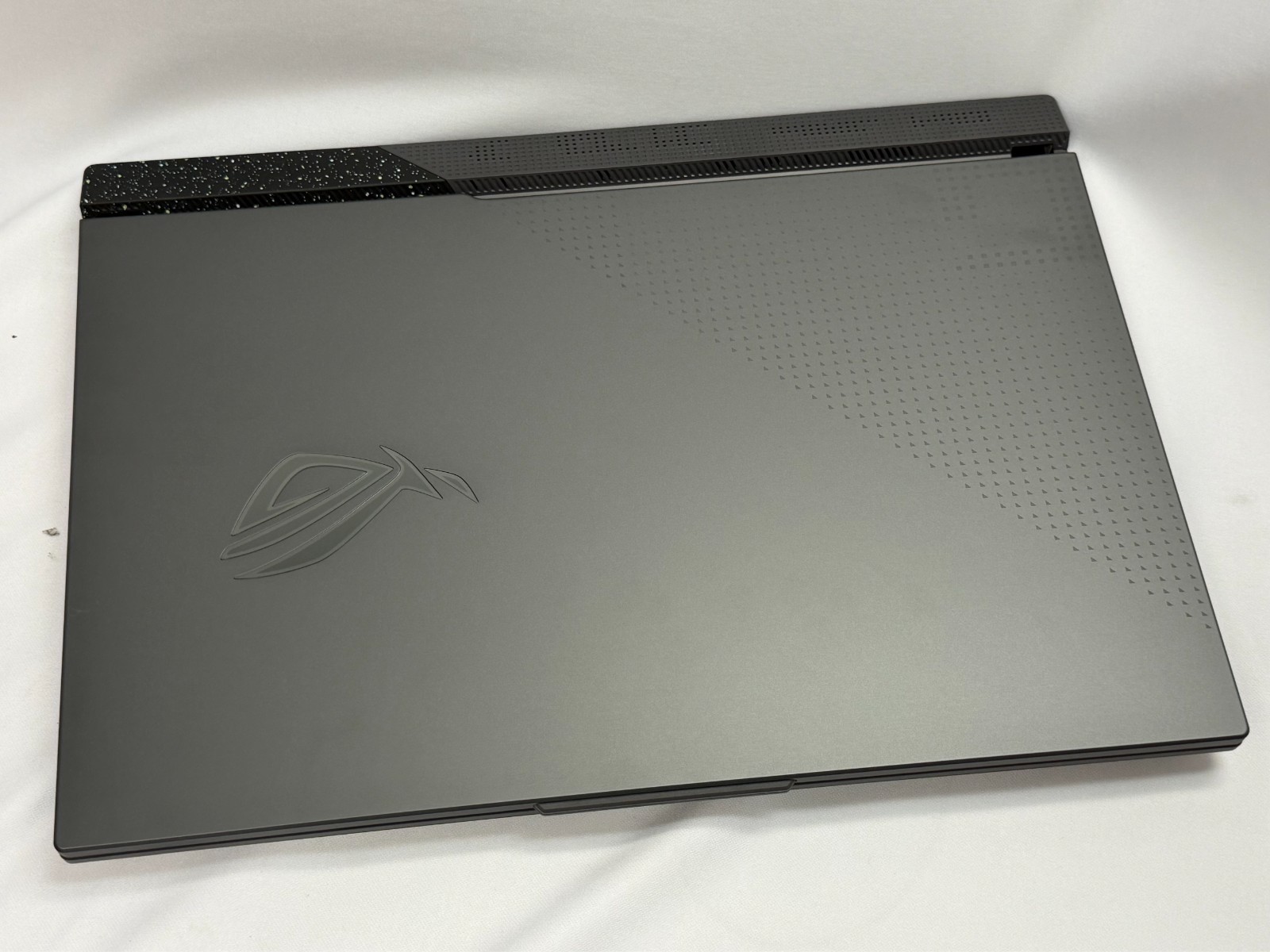 ASUS ROG Strix G713PV 17.3″ WQHD 240Hz Ryzen 9 7945HX 16GB 1TB SSD RTX4060 Win11
