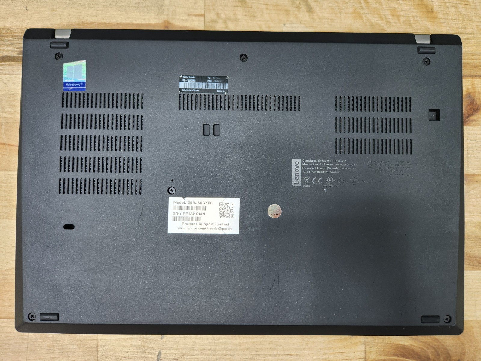 Lenovo ThinkPad P43s 14″ FHD i7-8665U 16GB 256GB SSD Quadro P520 Window 11 Pro ~
