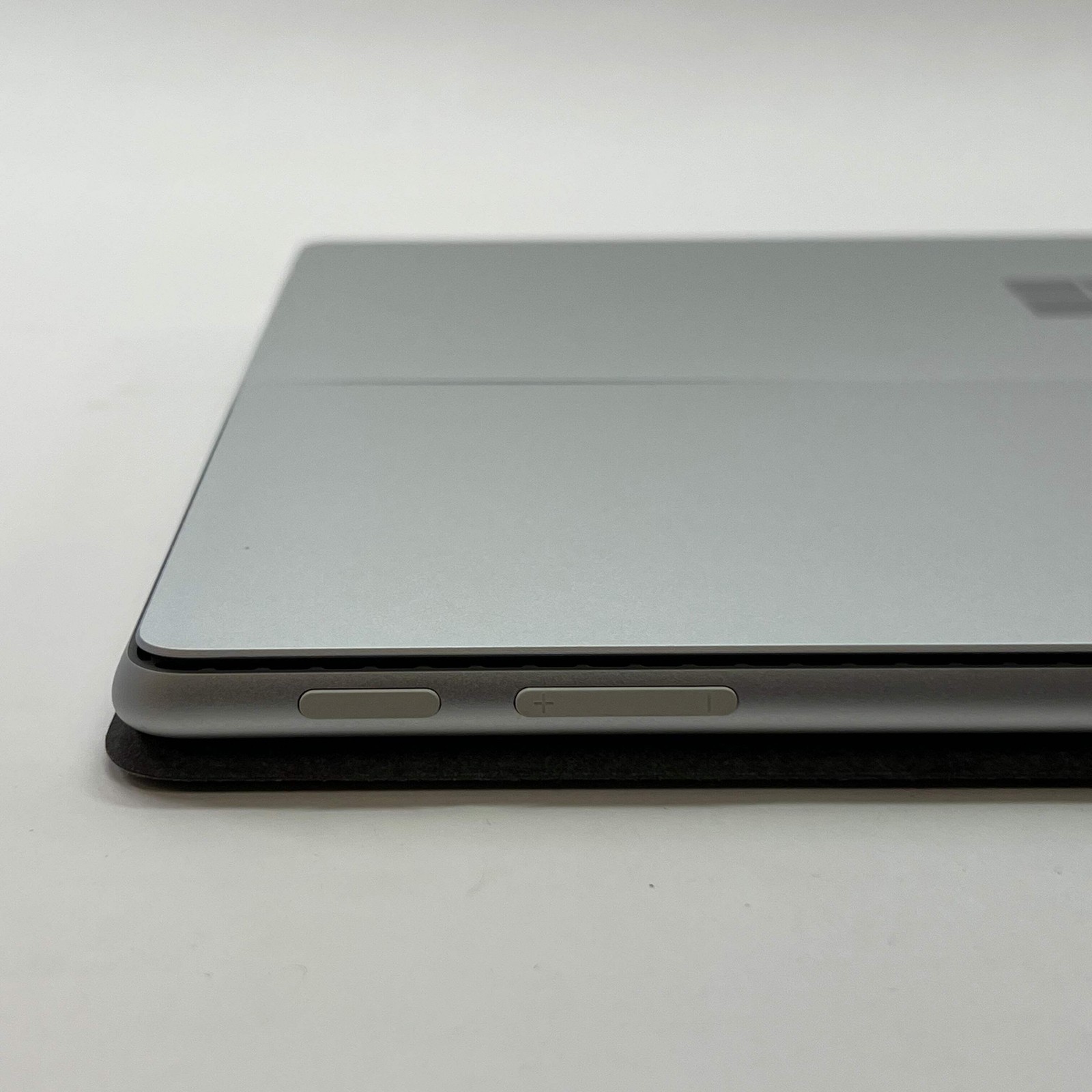 Microsoft Surface Pro 10 for Business 2079 13″ Core Ultra 5 135U 2.1GHz 8GB RAM