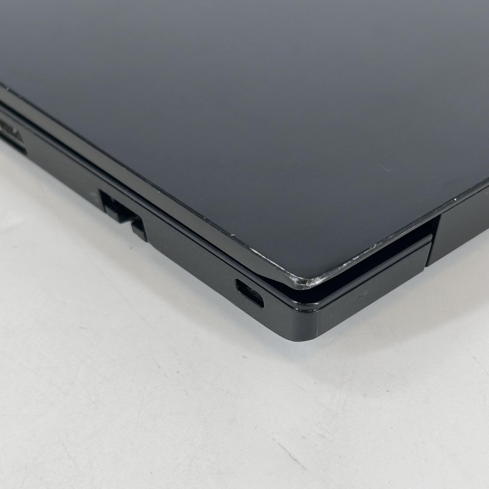 Lenovo ThinkPad E15 Gen 2 15 FHD TOUCH i7-1165G7 2.80GHz 16GB 1TB WHITE SPOTS