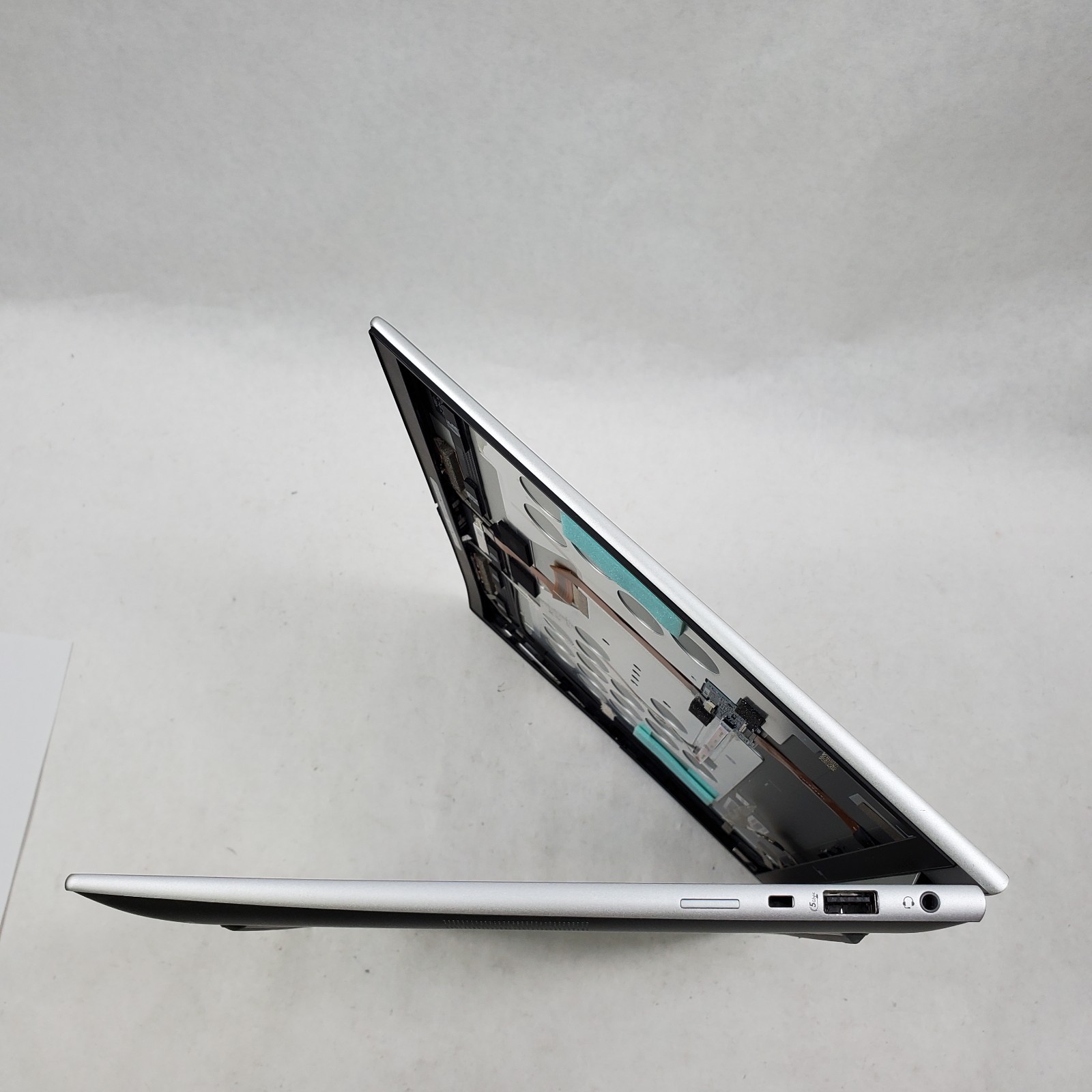 HP ELITEBOOK 840 G11 Intel Core Ultra 7-155U 8GB RAM NO SCREEN/SSD *READ