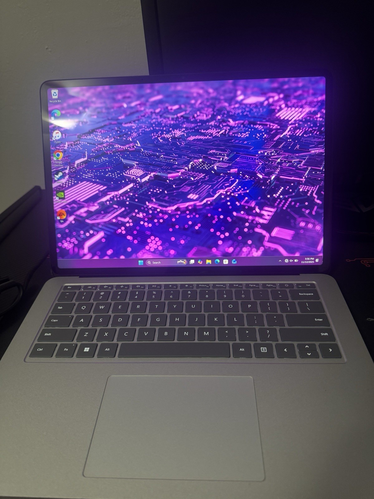 Microsoft Surface Laptop Studio 14.4″ i7-11370H/16GB/512GB Nvidia RTX 3050 Ti