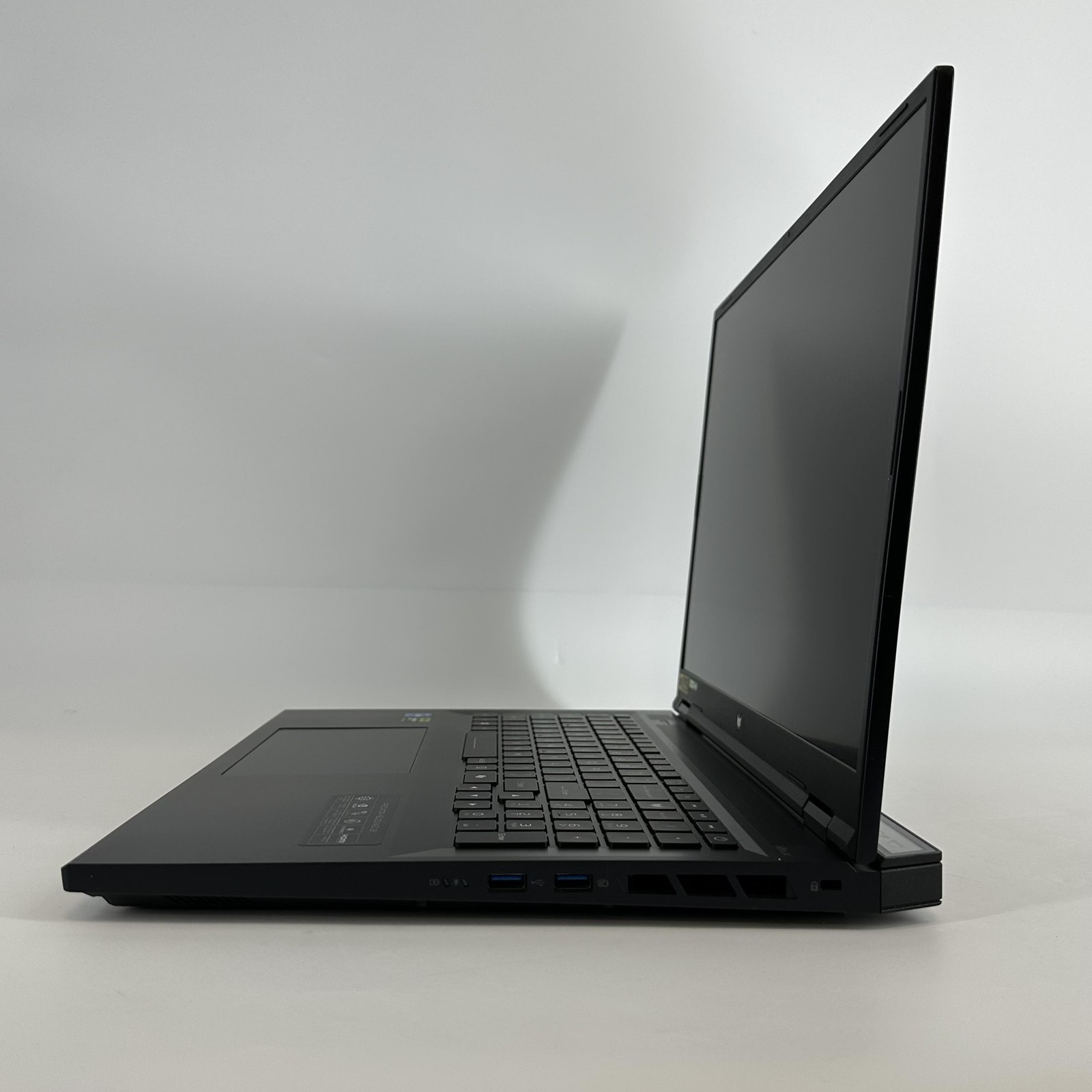 Acer Predator Helios Neo 18 165Hz QHD+ 2.1 GHz i7-14700HX 16GB 1TB SSD RTX 4070