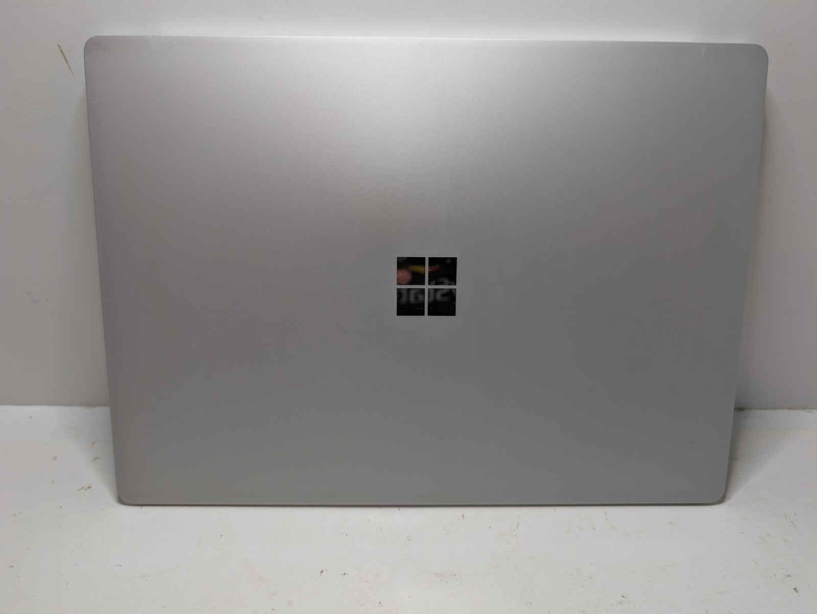 Microsoft Surface Laptop 1 13.5″ i5-7200U 2.5GHz 8GB RAM 128GB SSD