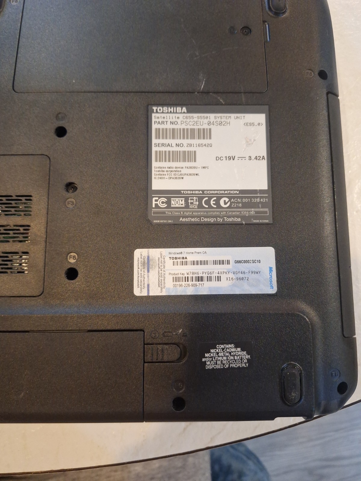 Toshiba Satellite C655-S5501 15.6in. (Intel Core i3 1st Gen., 2.53GHz) No HDD
